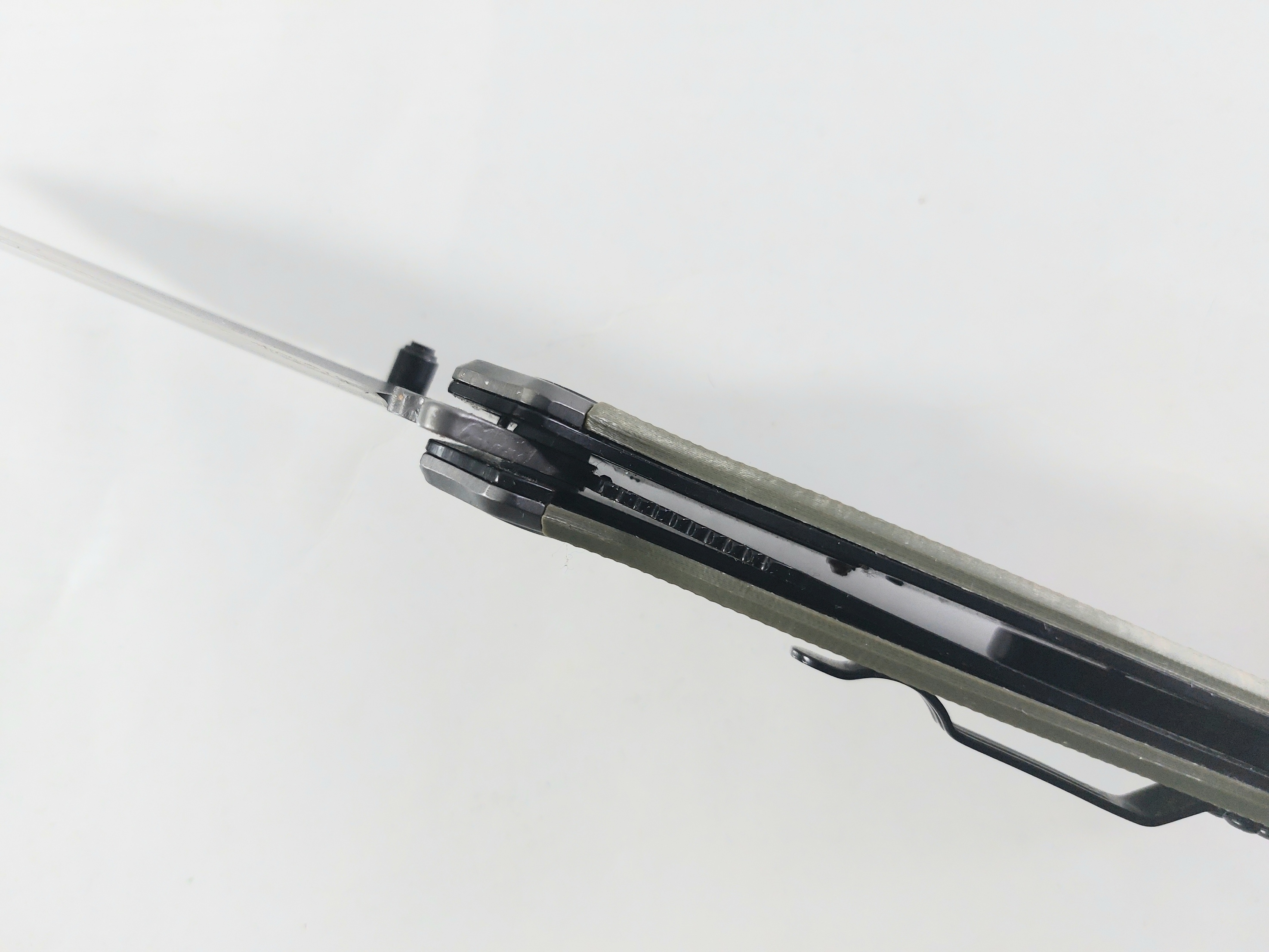 Browning B60 - Сгъваем автоматичен нож с иноксово покритие на острието
