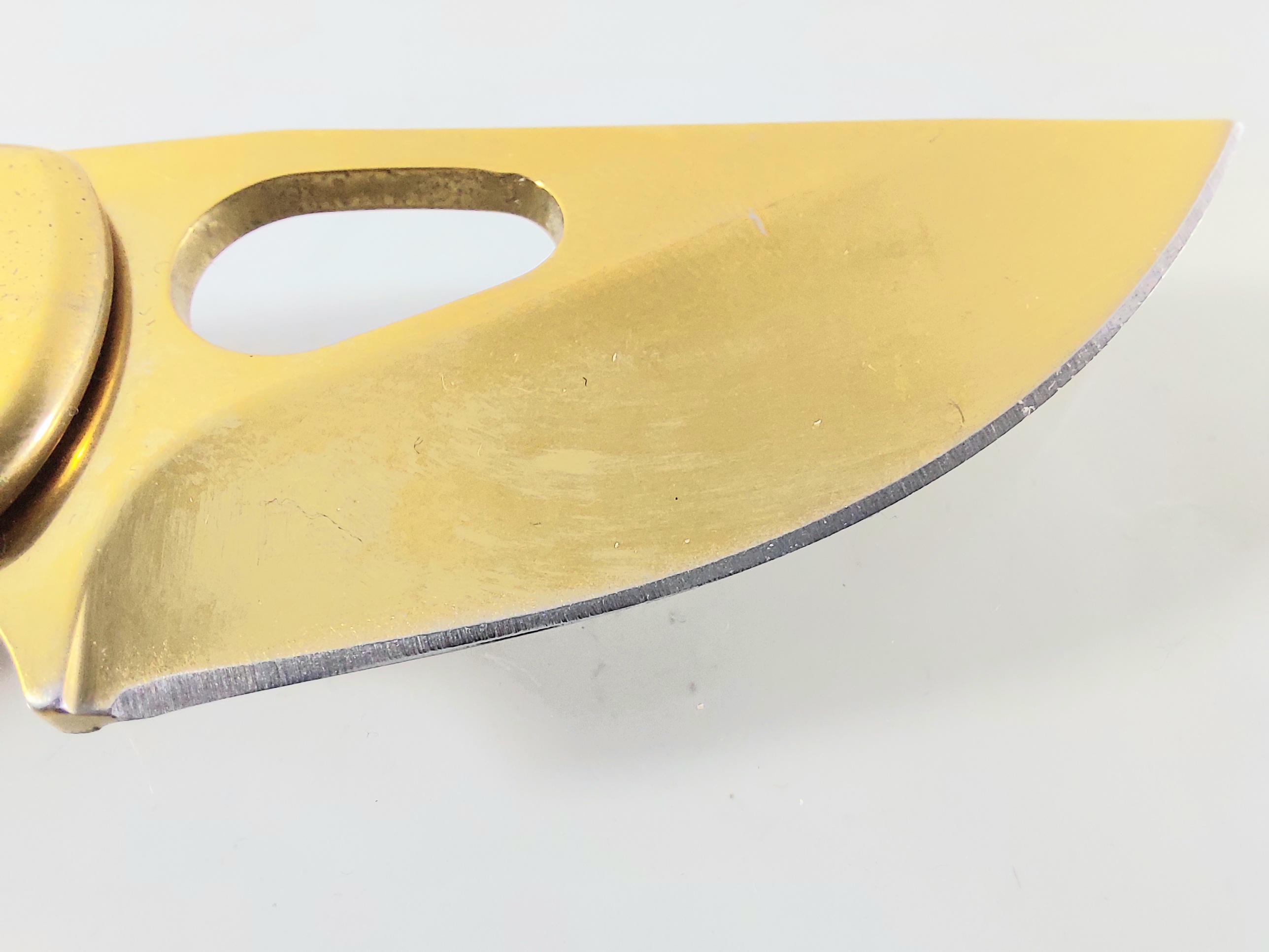 Малко сгъваемо джобно метално ножче F87 Gold Малко сгъваемо джобно метално ножче F87 Gold