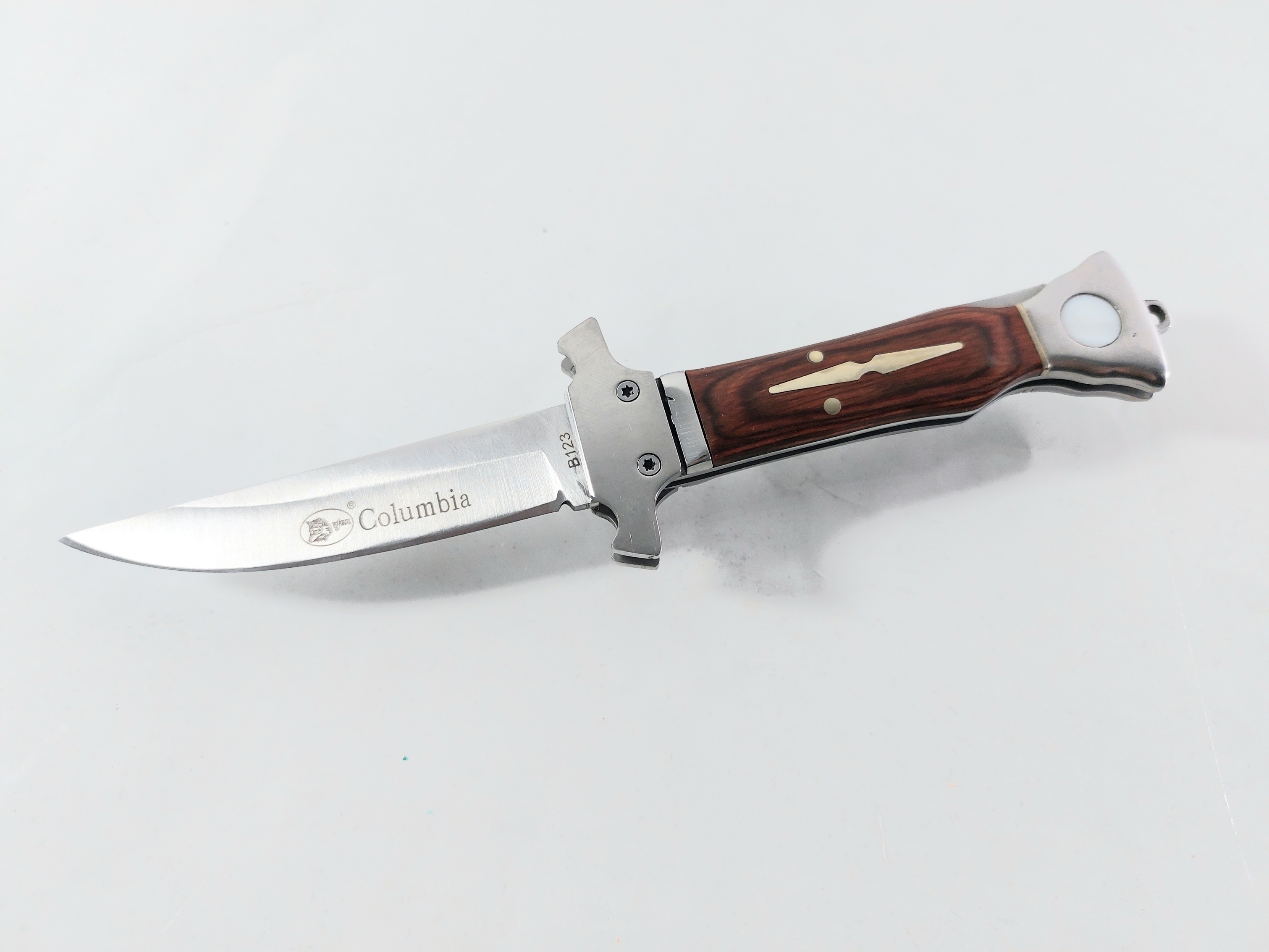 Columbia pocket knife B123 Сгъваем джобен нож с дръжка от дърво Columbia pocket knife B123 Сгъваем джобен нож с дръжка от дърво