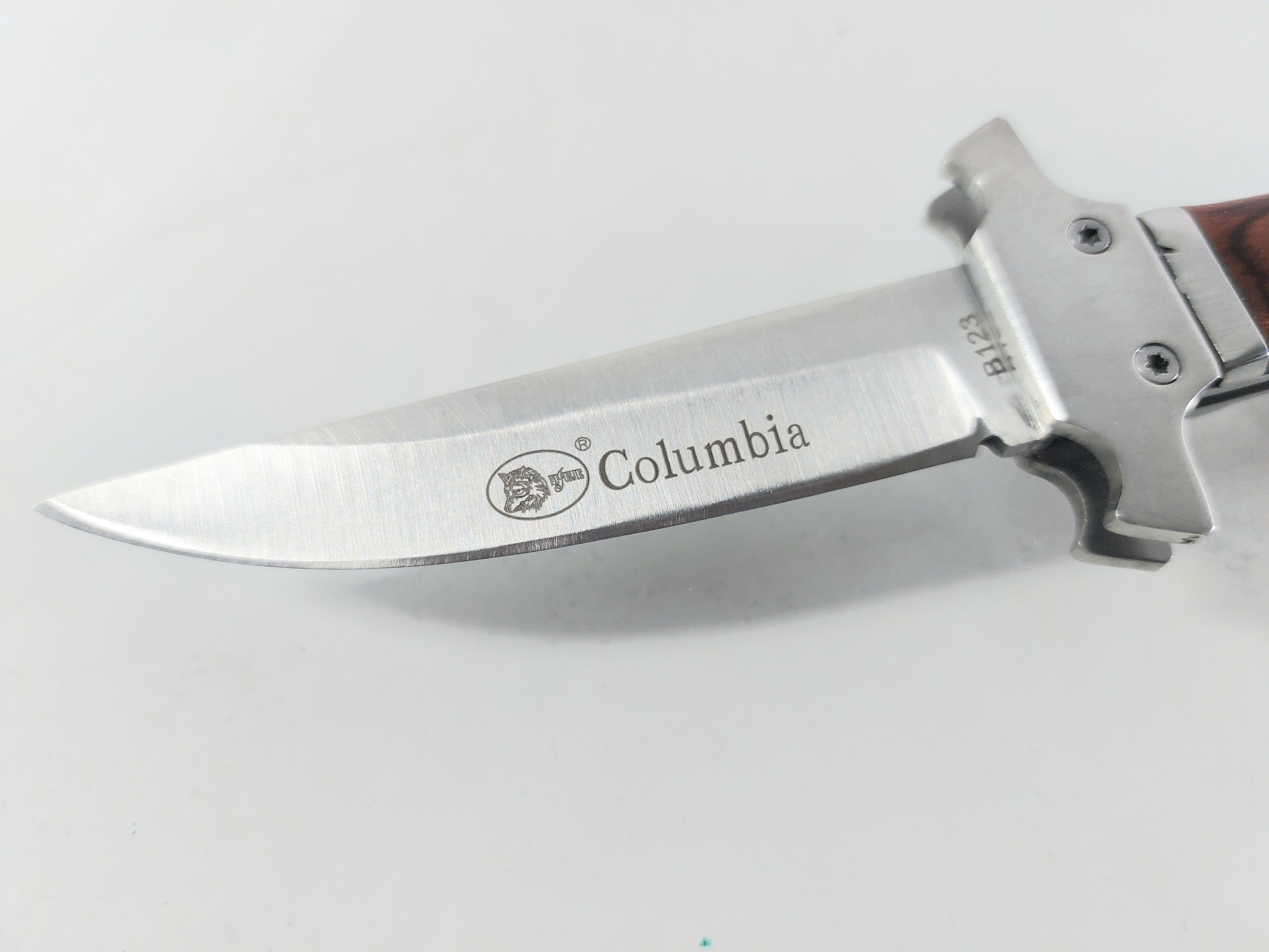 Columbia pocket knife B123 Сгъваем джобен нож с дръжка от дърво Columbia pocket knife B123 Сгъваем джобен нож с дръжка от дърво