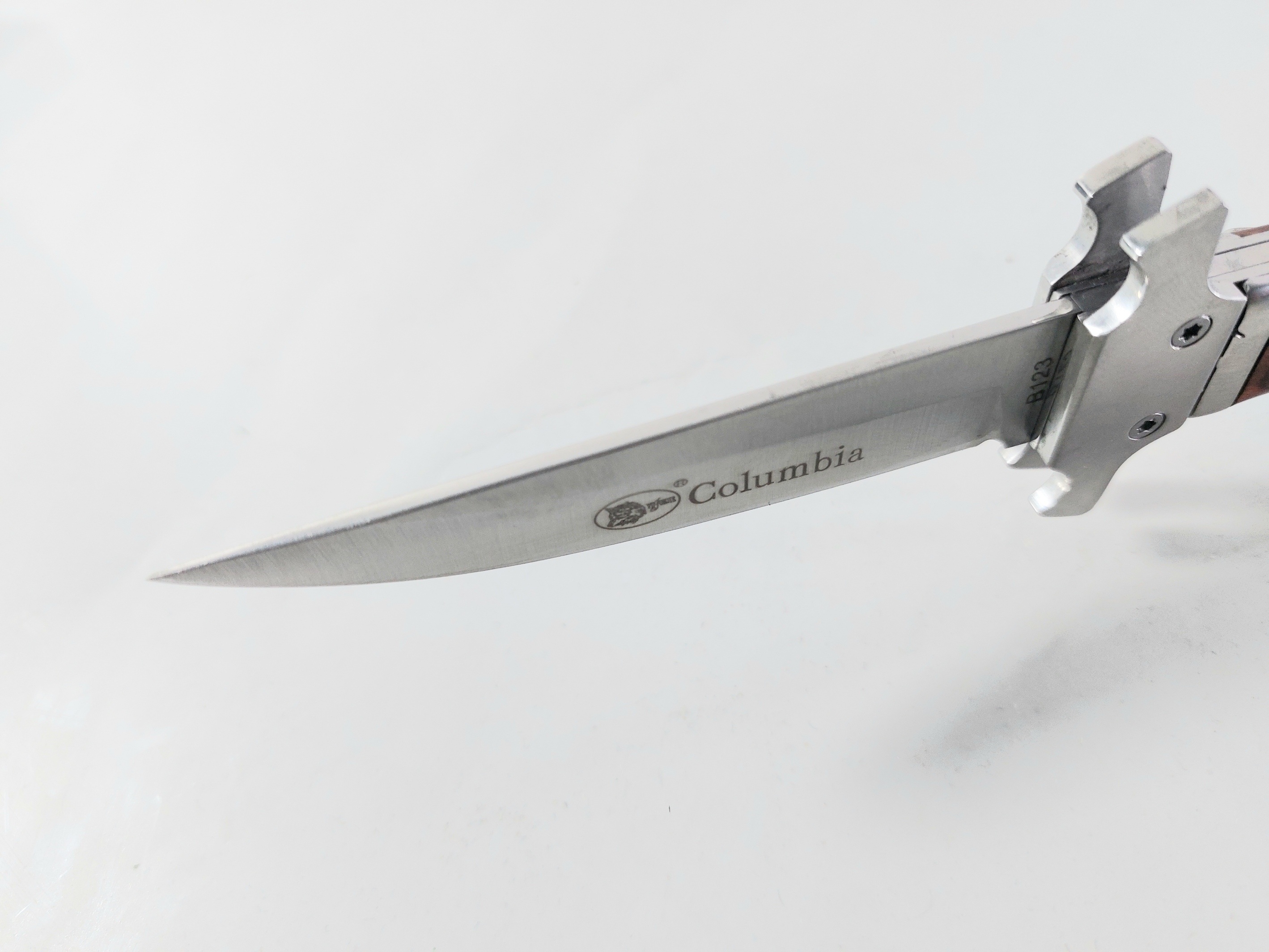 Columbia pocket knife B123 Сгъваем джобен нож с дръжка от дърво Columbia pocket knife B123 Сгъваем джобен нож с дръжка от дърво