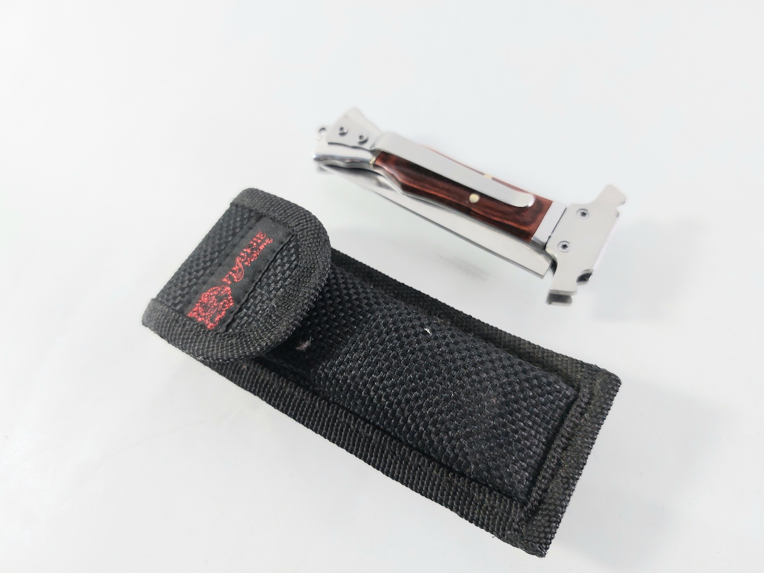 Columbia pocket knife B123 Сгъваем джобен нож с дръжка от дърво Columbia pocket knife B123 Сгъваем джобен нож с дръжка от дърво