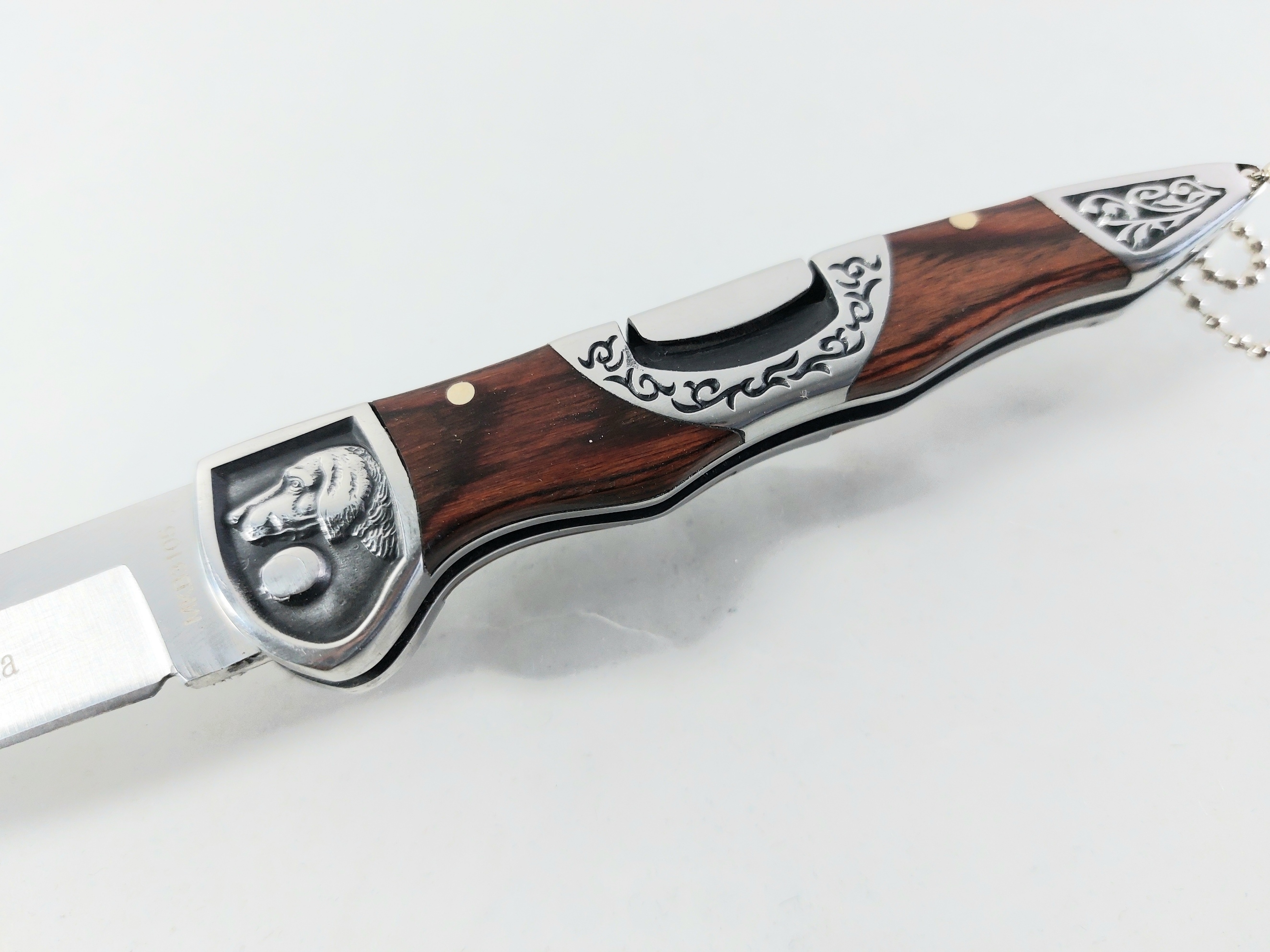 Columbia pocket knife MKB3105 Dog Сгъваем джобен нож с гравирано куче на гарда