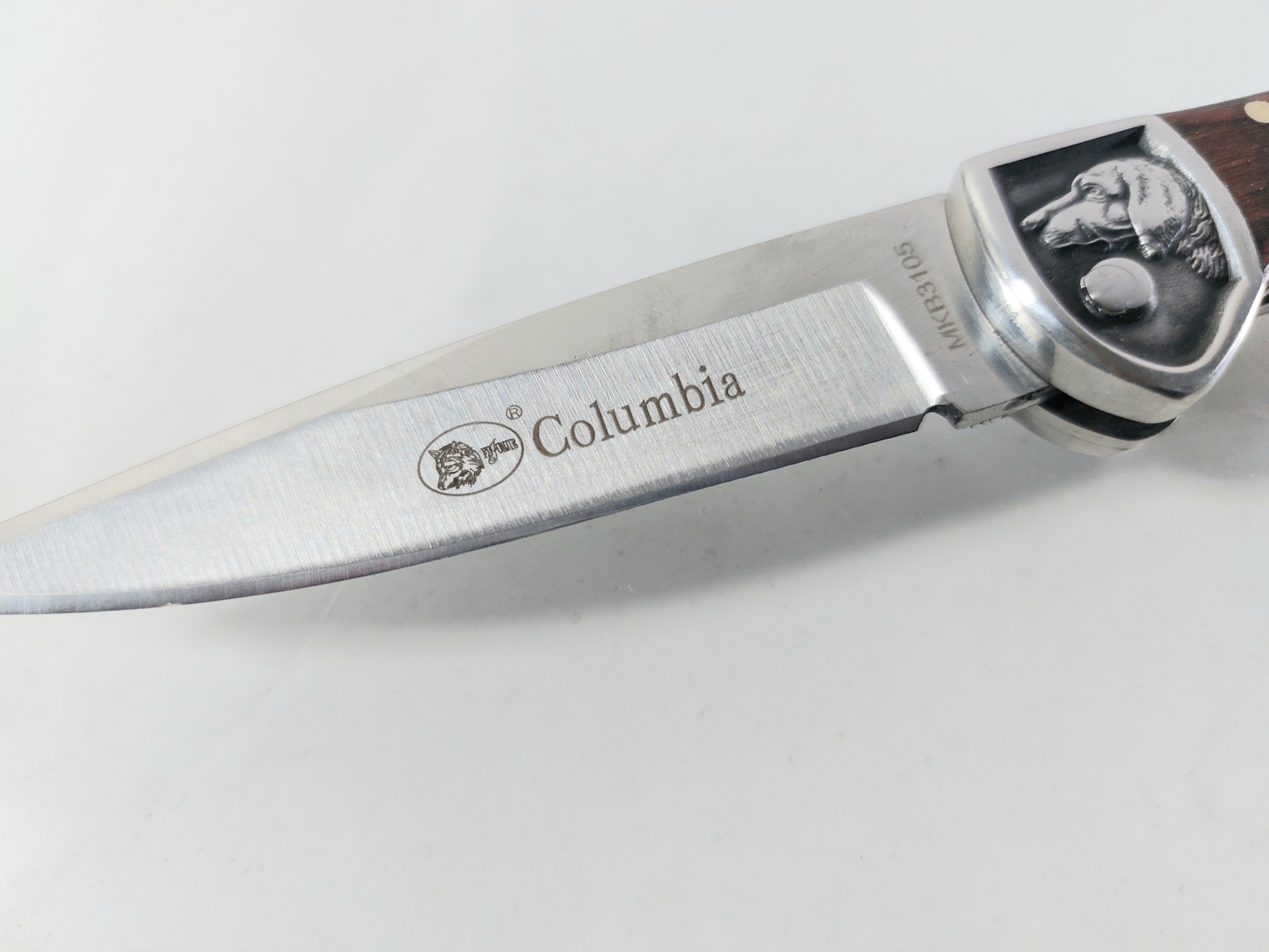 Columbia pocket knife MKB3105 Dog Сгъваем джобен нож с гравирано куче на гарда