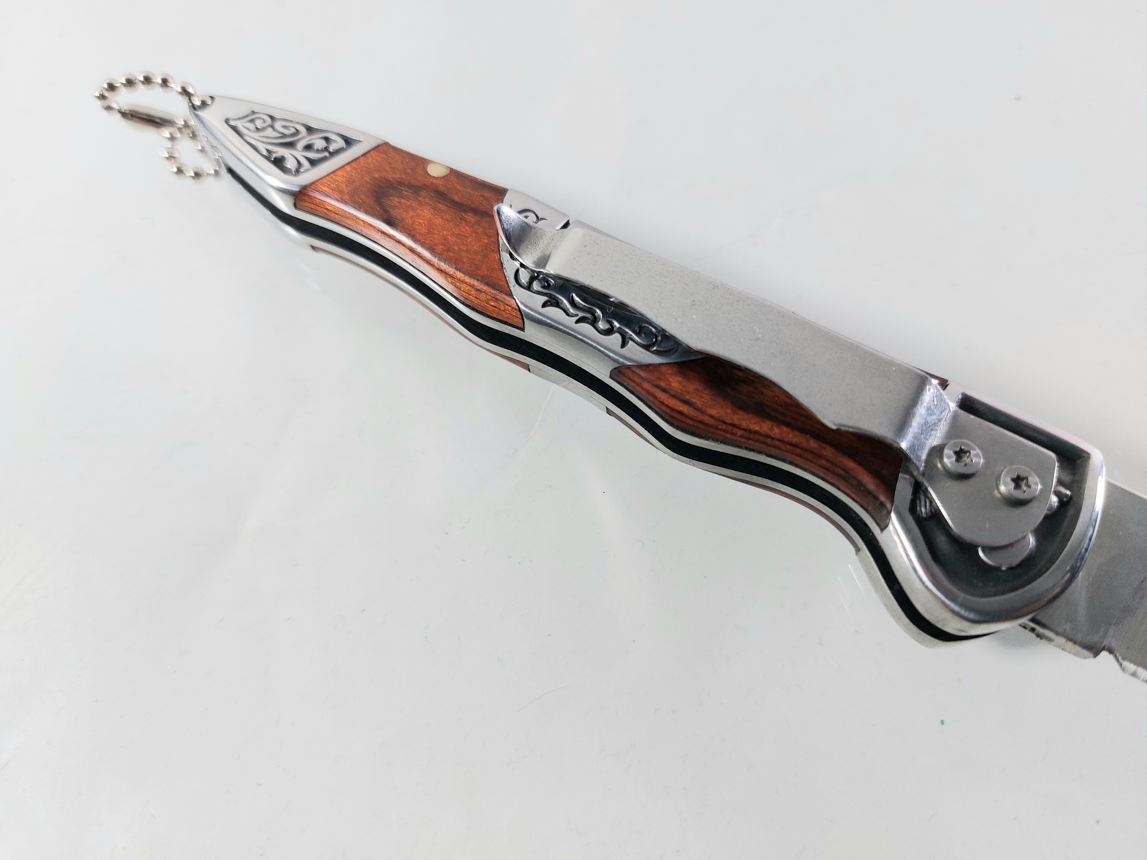 Columbia pocket knife MKB3105 Dog Сгъваем джобен нож с гравирано куче на гарда