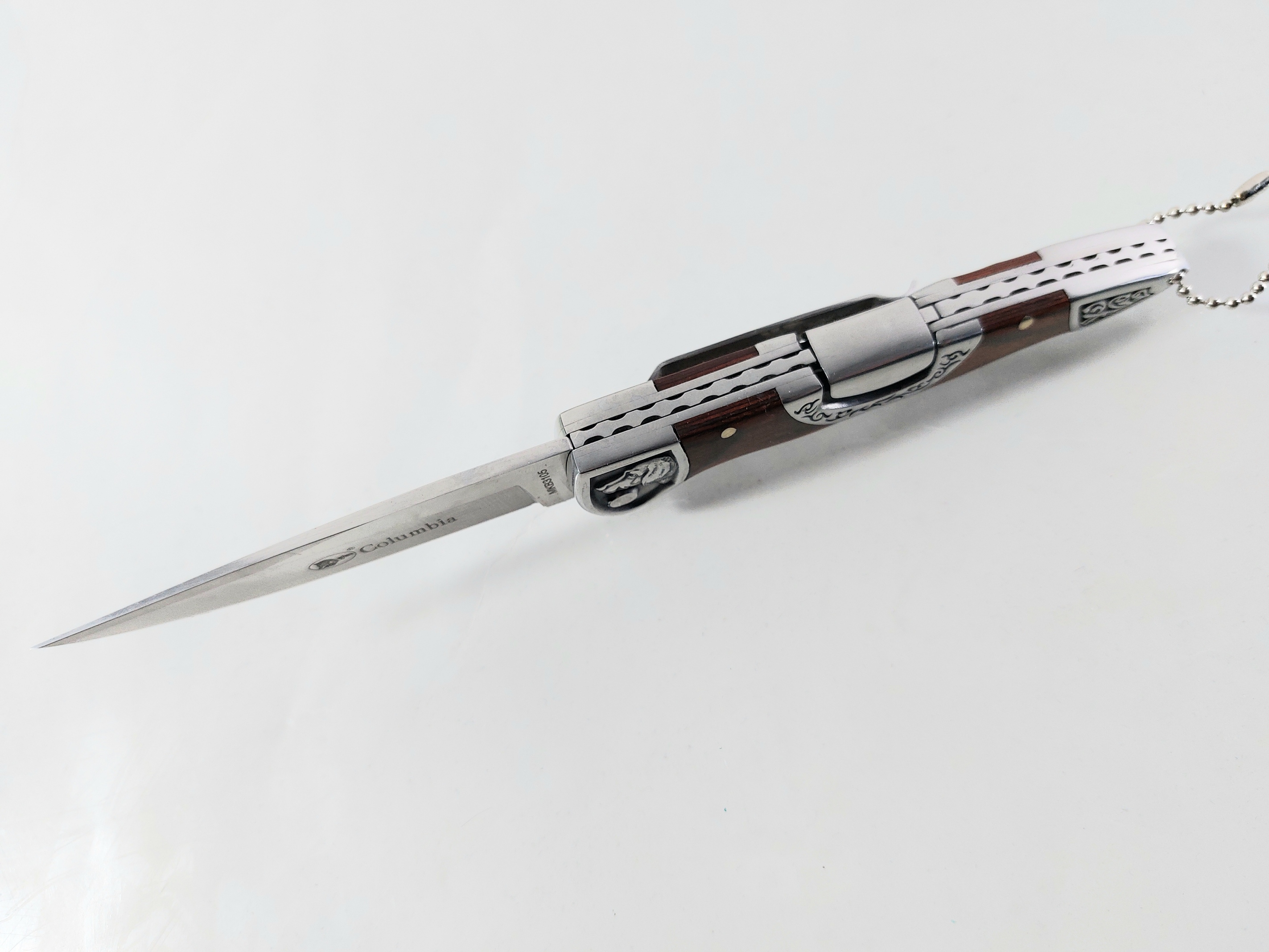 Columbia pocket knife MKB3105 Dog Сгъваем джобен нож с гравирано куче на гарда
