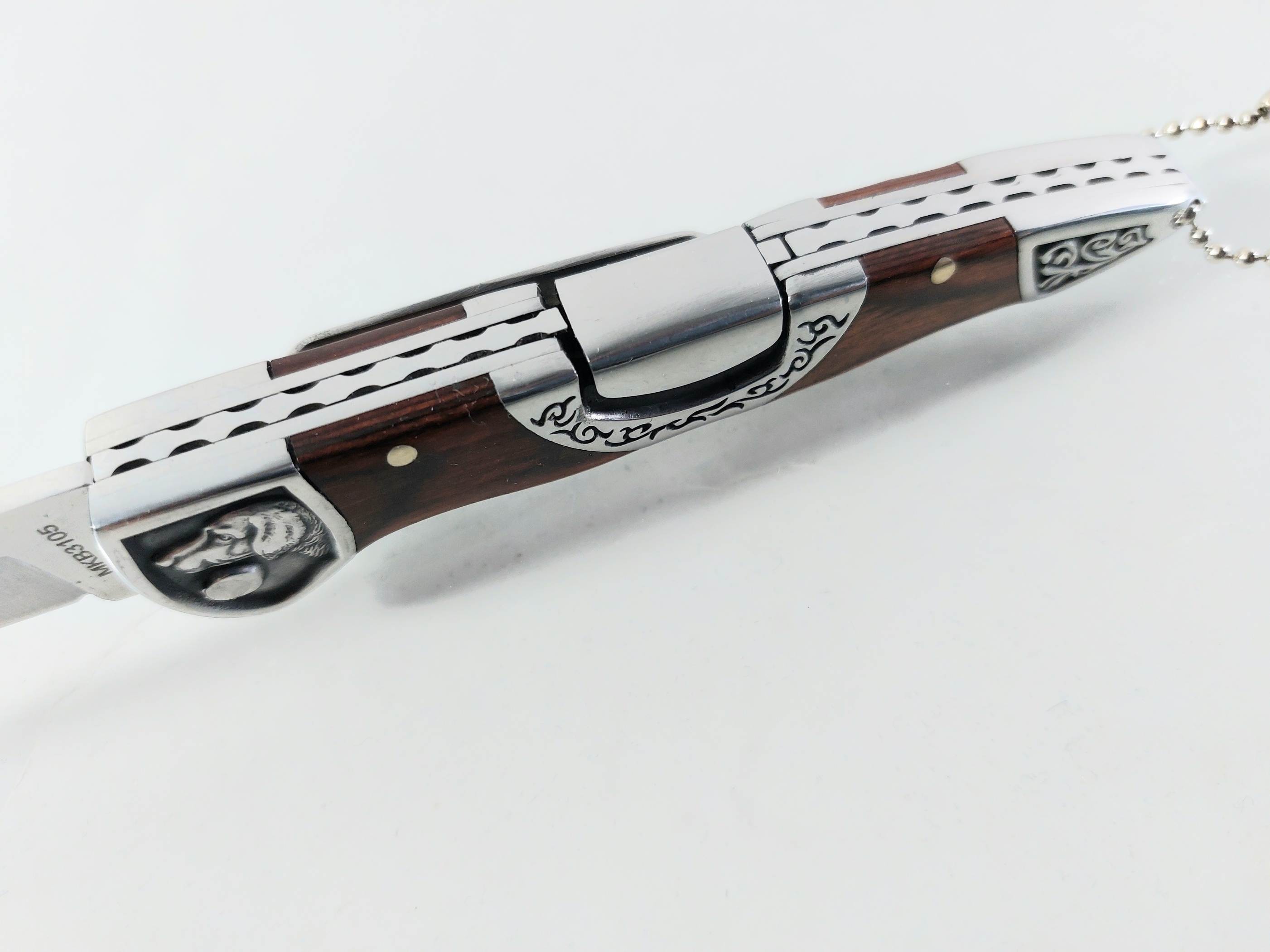 Columbia pocket knife MKB3105 Dog Сгъваем джобен нож с гравирано куче на гарда