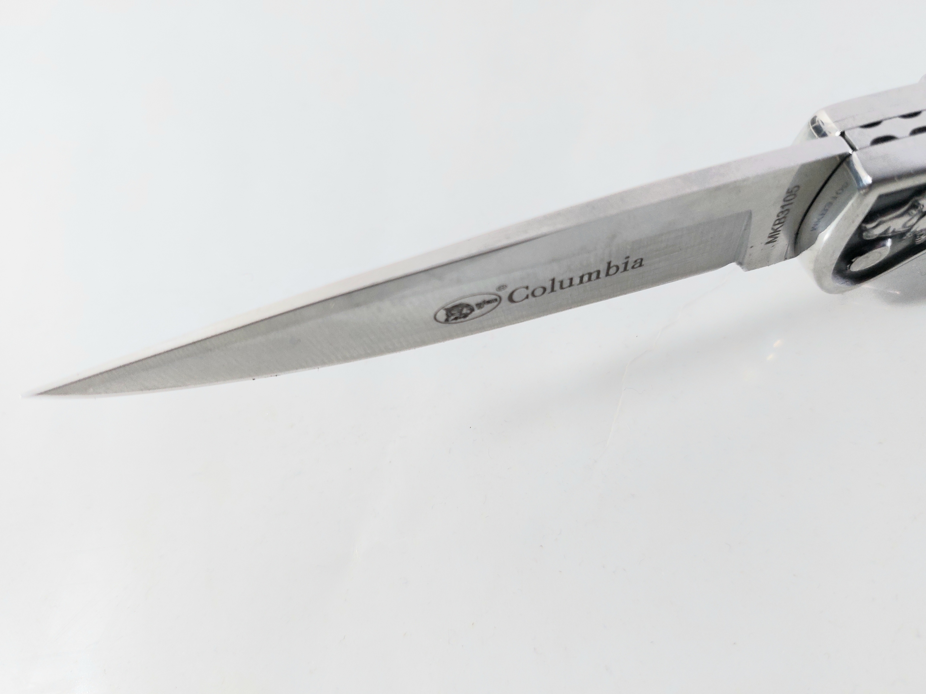 Columbia pocket knife MKB3105 Dog Сгъваем джобен нож с гравирано куче на гарда