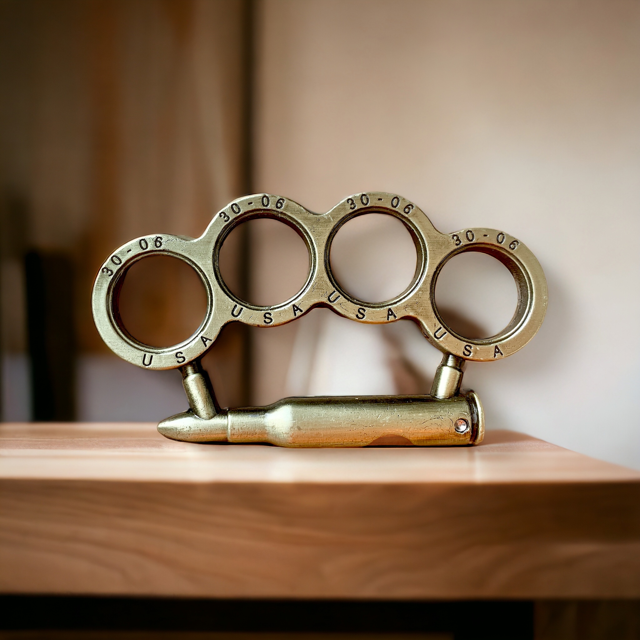 Масивен голям метален бокс за колекция златист цвят с патрон за дръжка