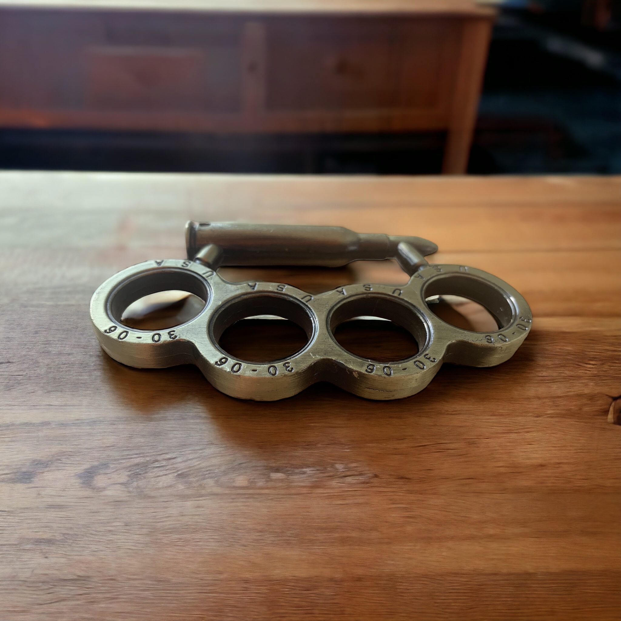 Масивен голям метален бокс за колекция златист цвят с патрон за дръжка