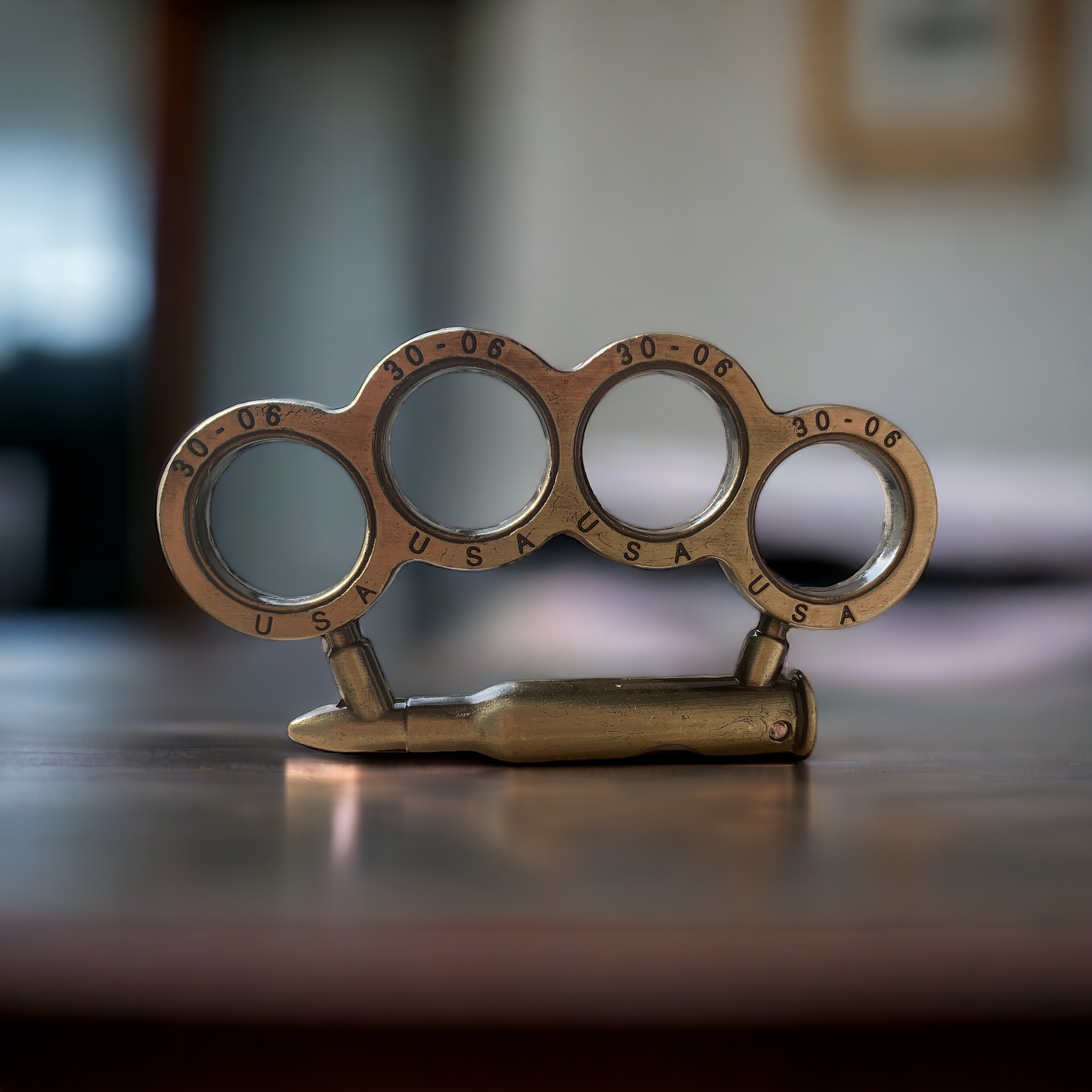 Масивен голям метален бокс за колекция златист цвят с патрон за дръжка