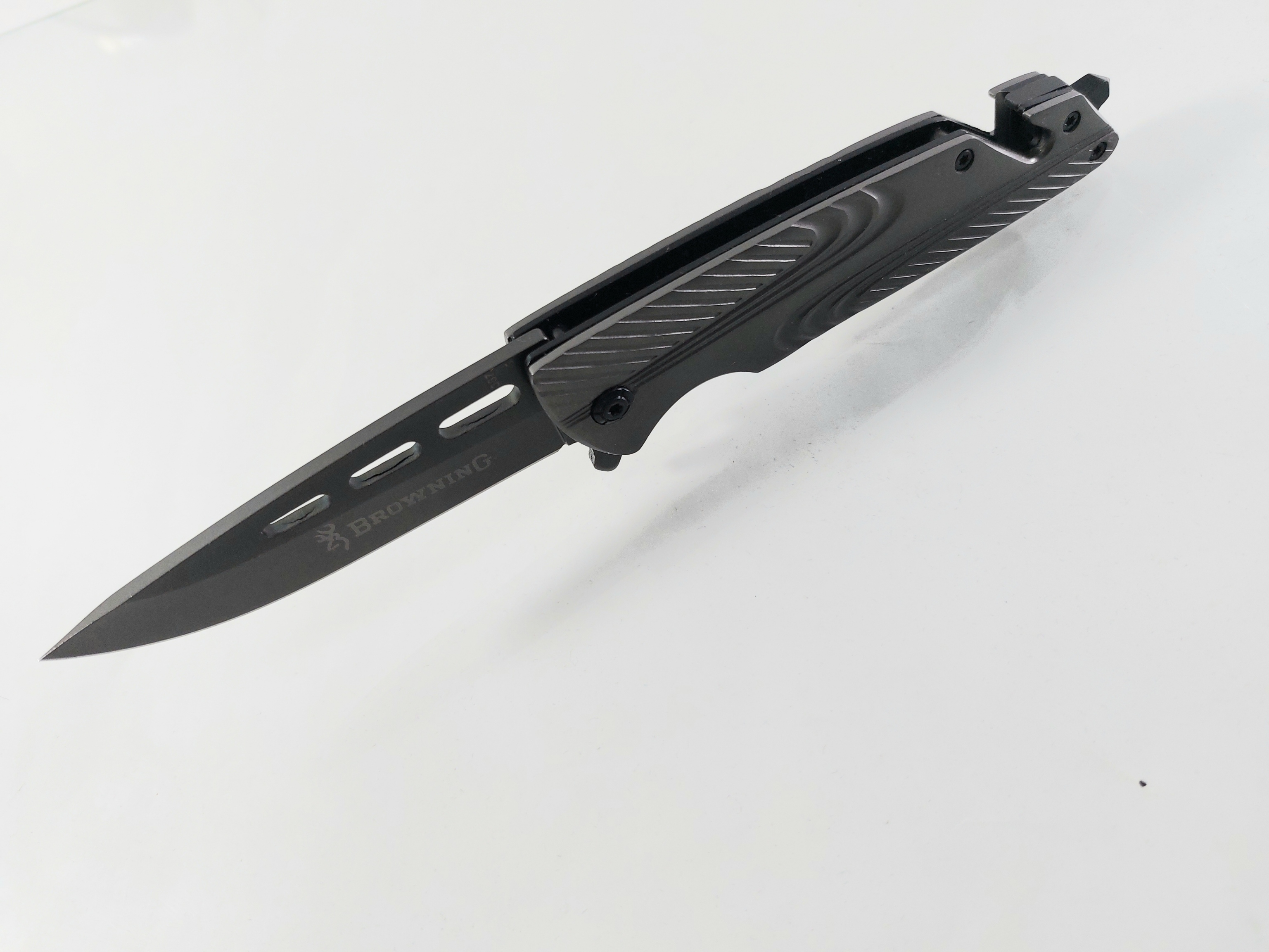 Browning 367 - Сгъваем автоматичен изцяло метален нож с иноксово покритие Browning 367 - Сгъваем автоматичен изцяло метален нож с иноксово покритие