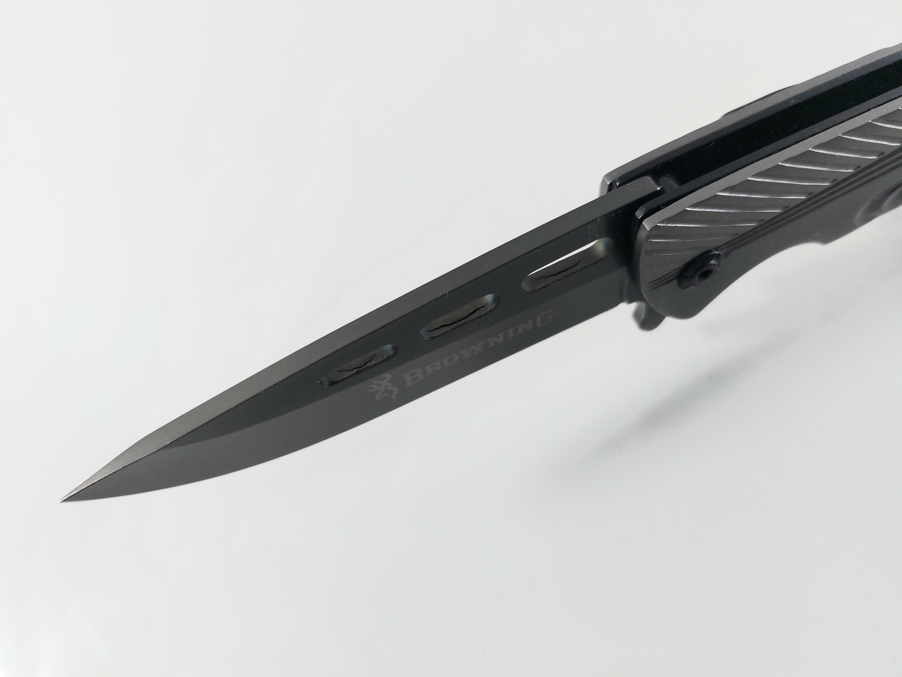 Browning 367 - Сгъваем автоматичен изцяло метален нож с иноксово покритие Browning 367 - Сгъваем автоматичен изцяло метален нож с иноксово покритие