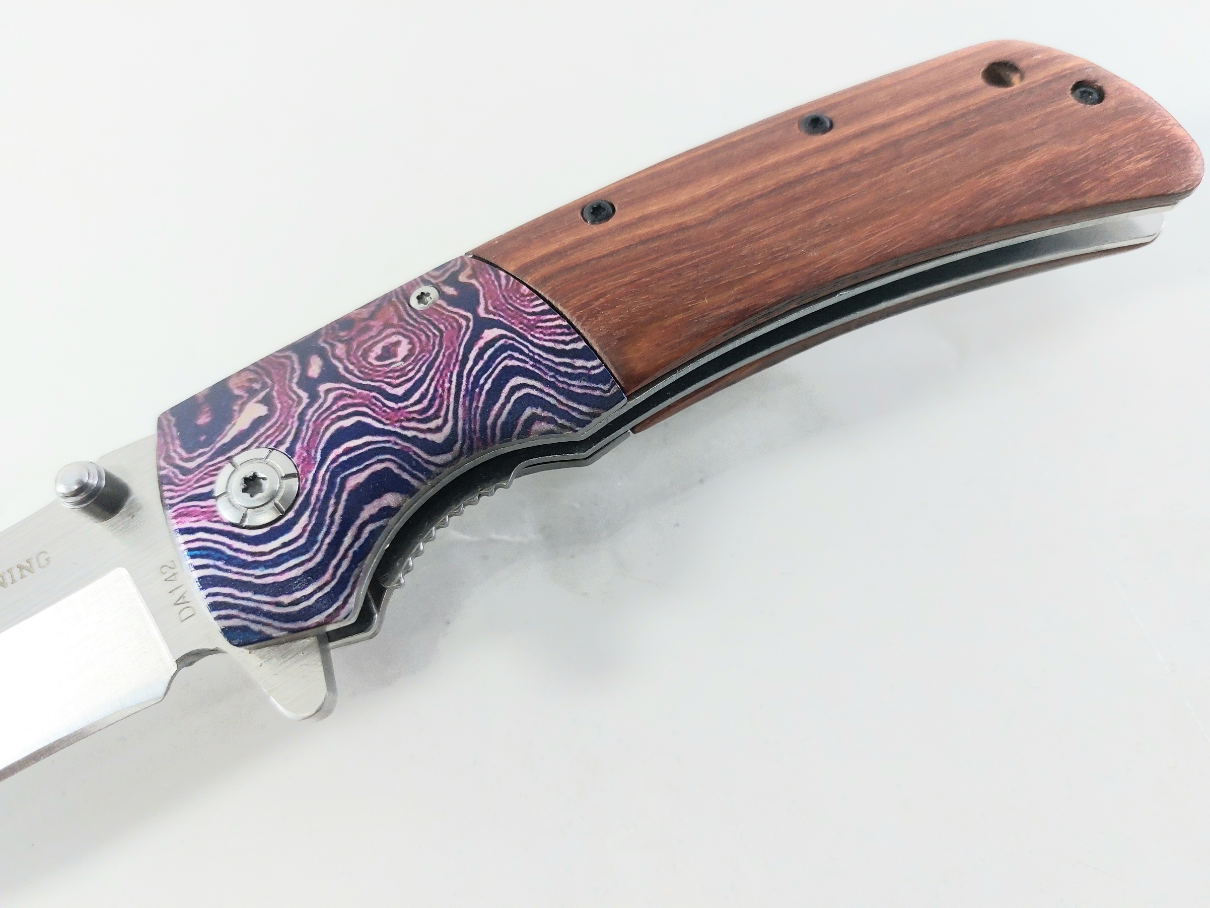 Browning DA142 - Сгъваем автоматичен масивен нож с дървени чирени ифлорални метални елементи