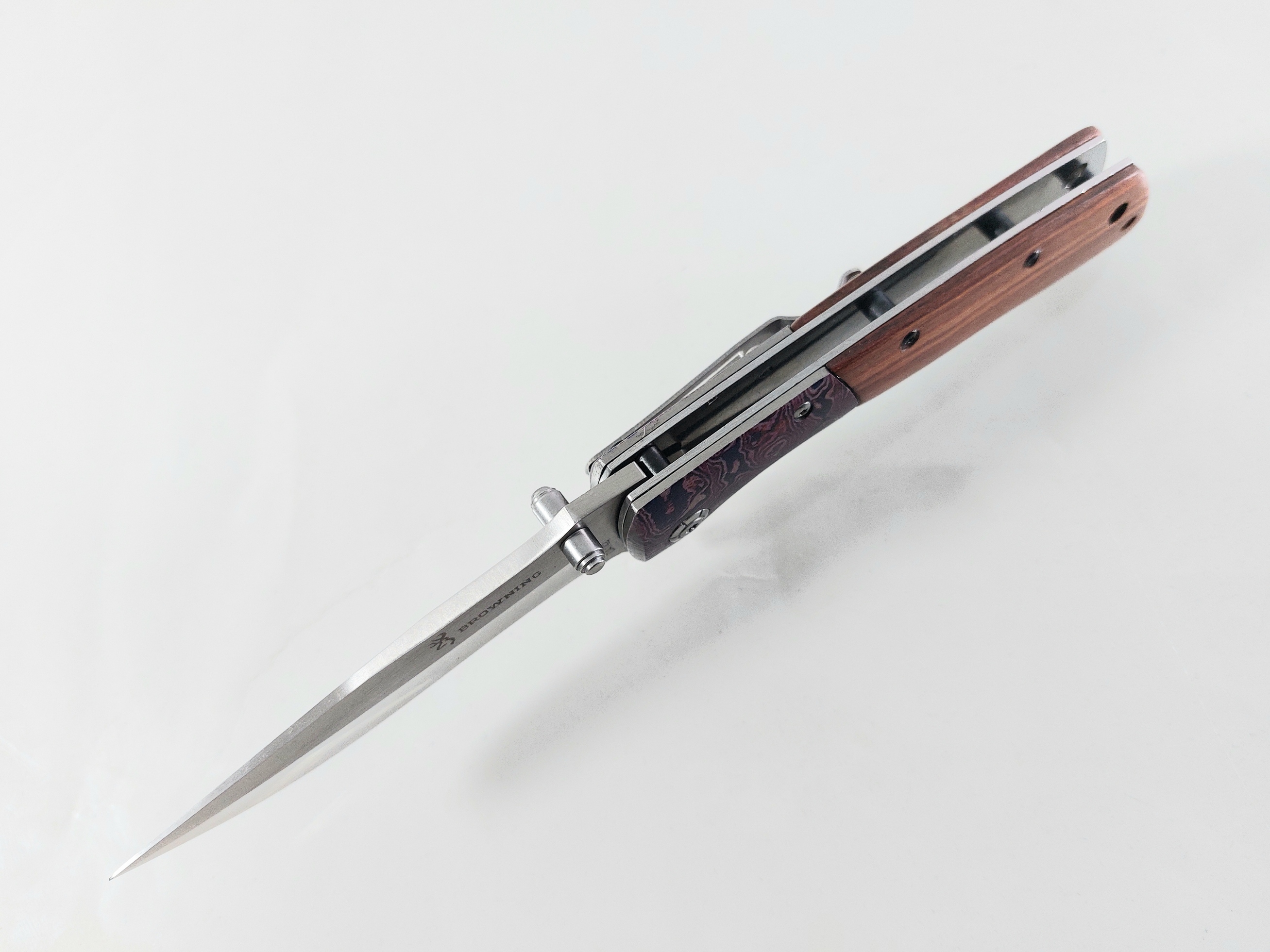 Browning DA142 - Сгъваем автоматичен масивен нож с дървени чирени ифлорални метални елементи