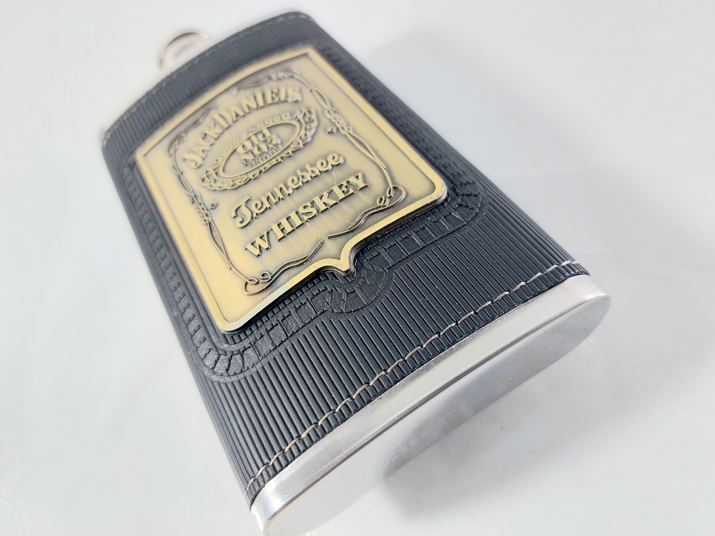 Манерка с лого Jack Daniels black steel кожен обков и месингова плочка модел 2