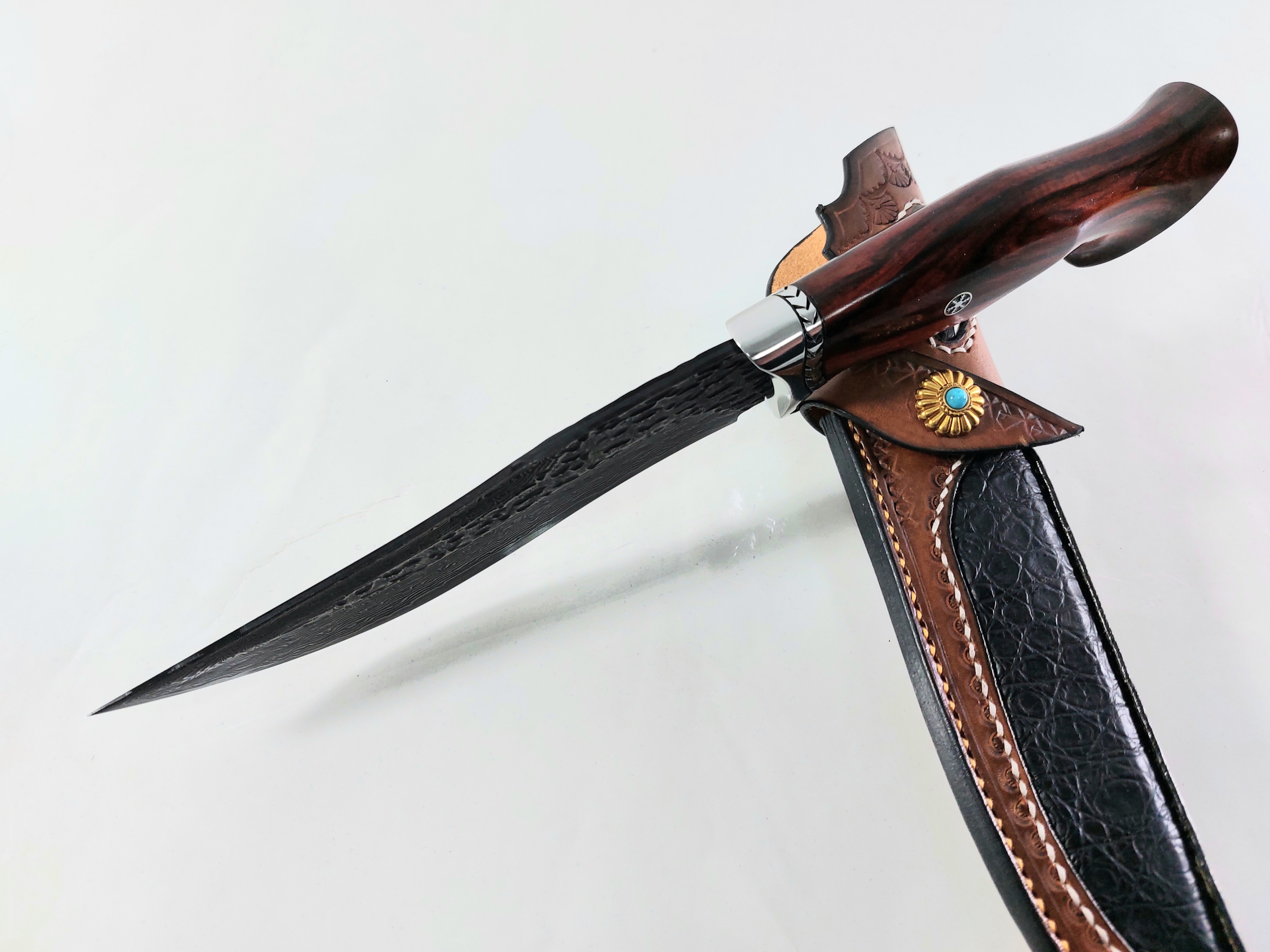 Ловен нож от дамаска стомана с абаносова дръжка