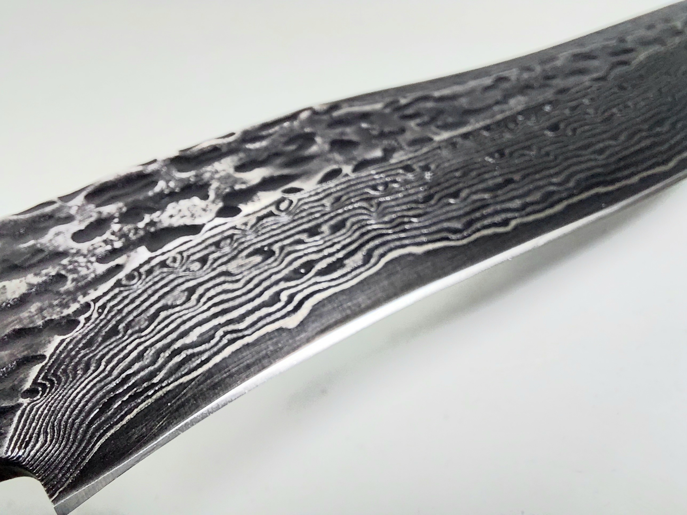 Ловен нож от дамаска стомана с абаносова дръжка