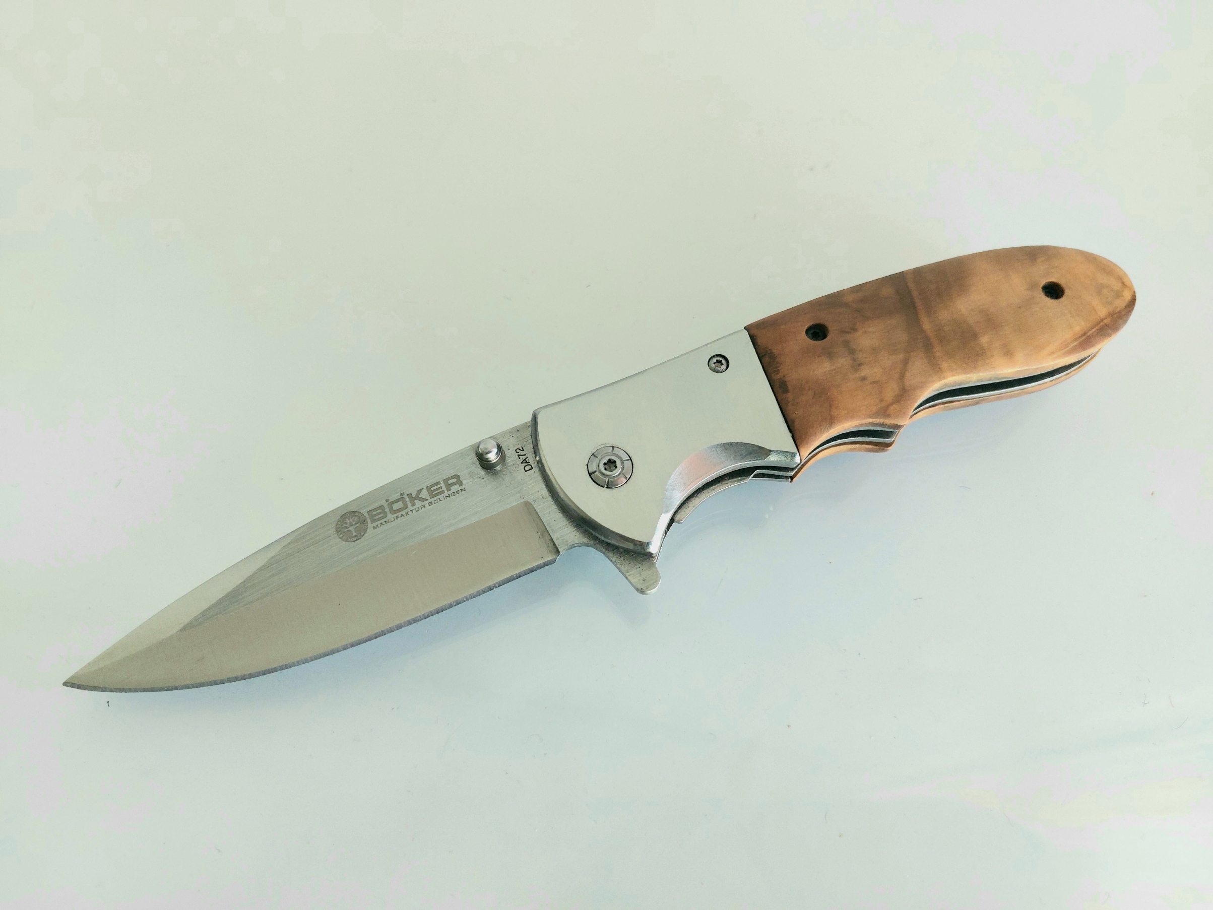 Сгъваем автоматичен джобен нож с дървени чирени - Boker DA72 Сгъваем автоматичен джобен нож с дървени чирени - Boker DA72