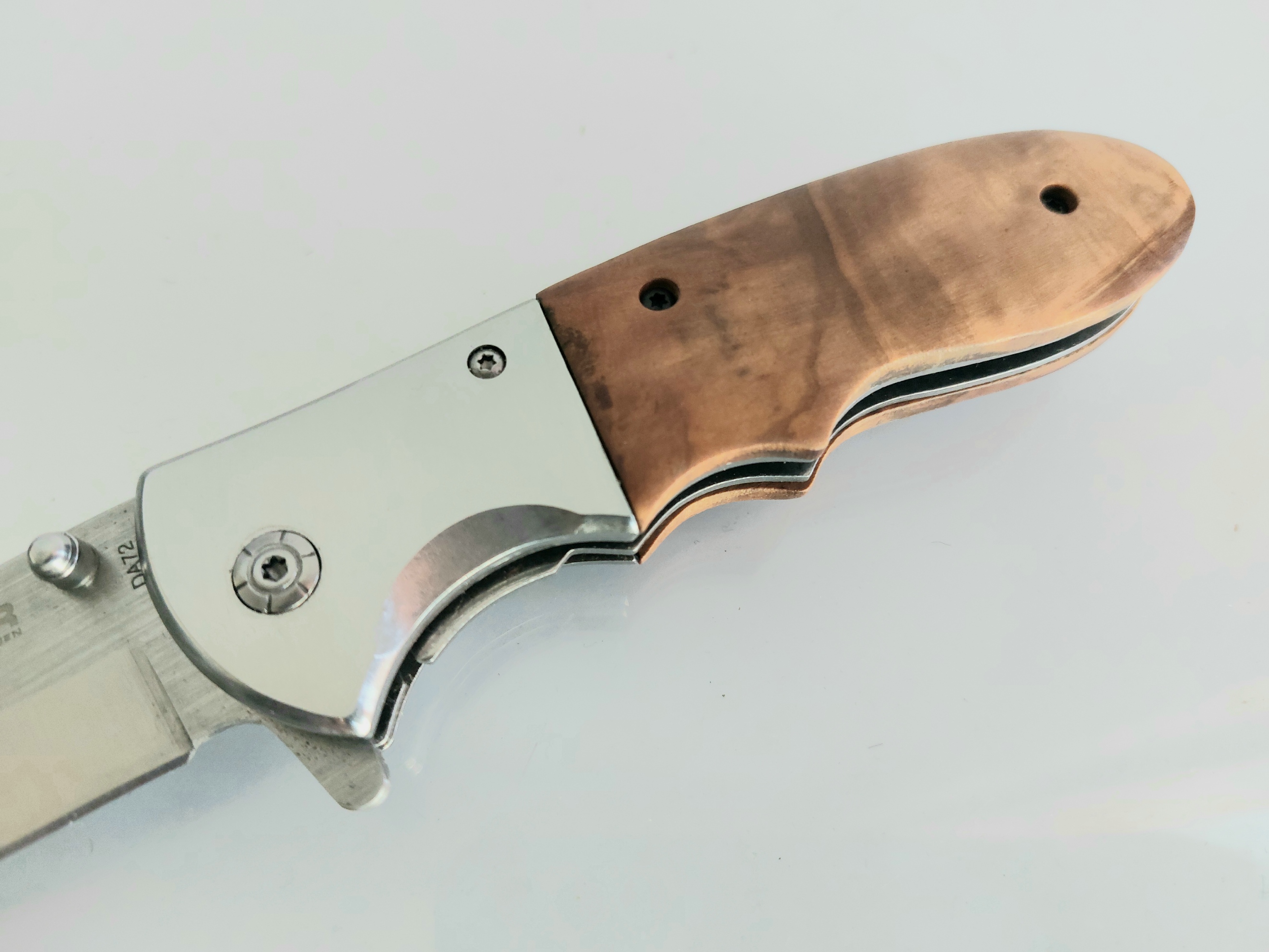 Сгъваем автоматичен джобен нож с дървени чирени - Boker DA72 Сгъваем автоматичен джобен нож с дървени чирени - Boker DA72
