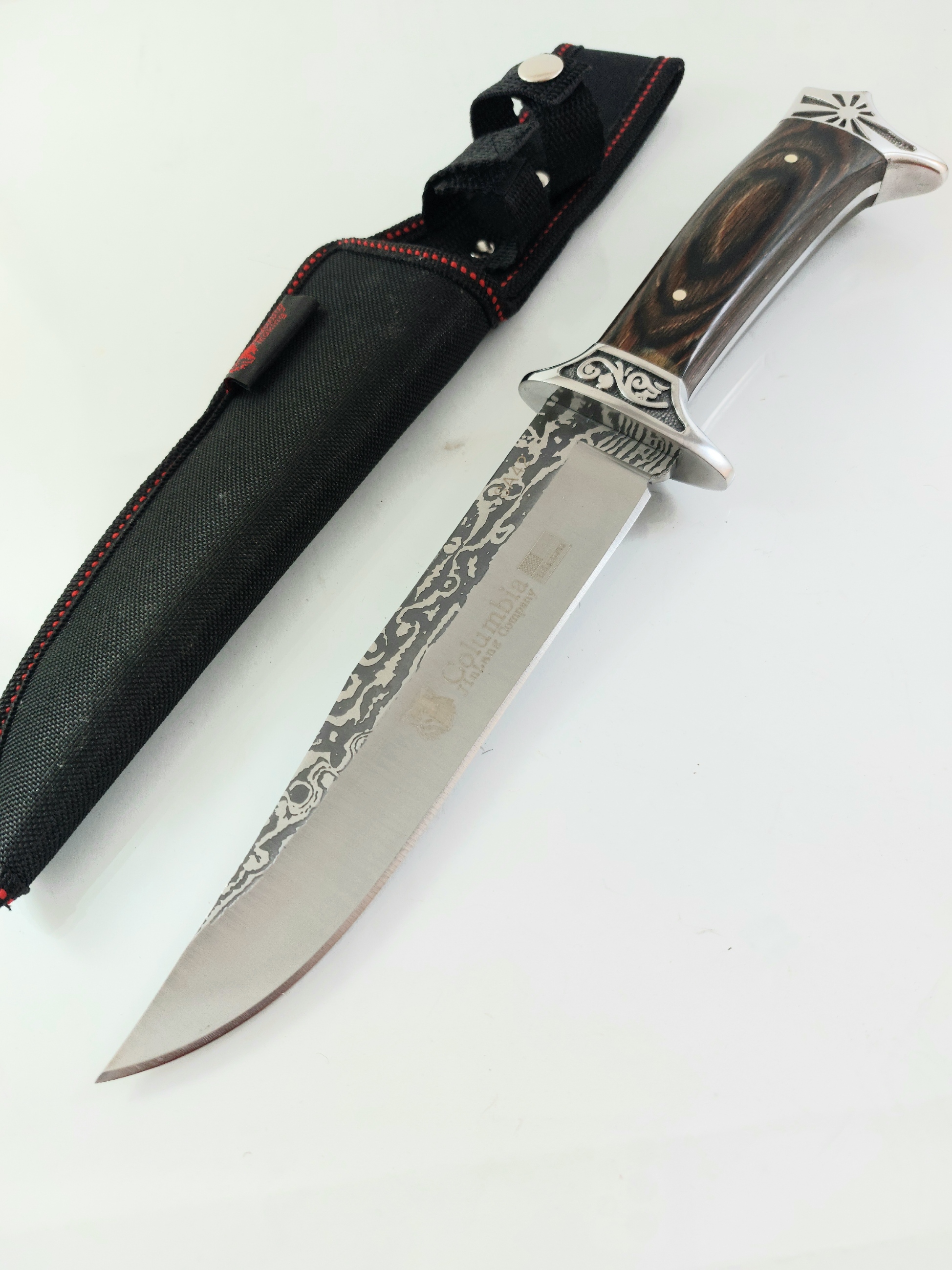 Ловен нож Columbia SA42 с метални гравирани гардове с флорални елементи