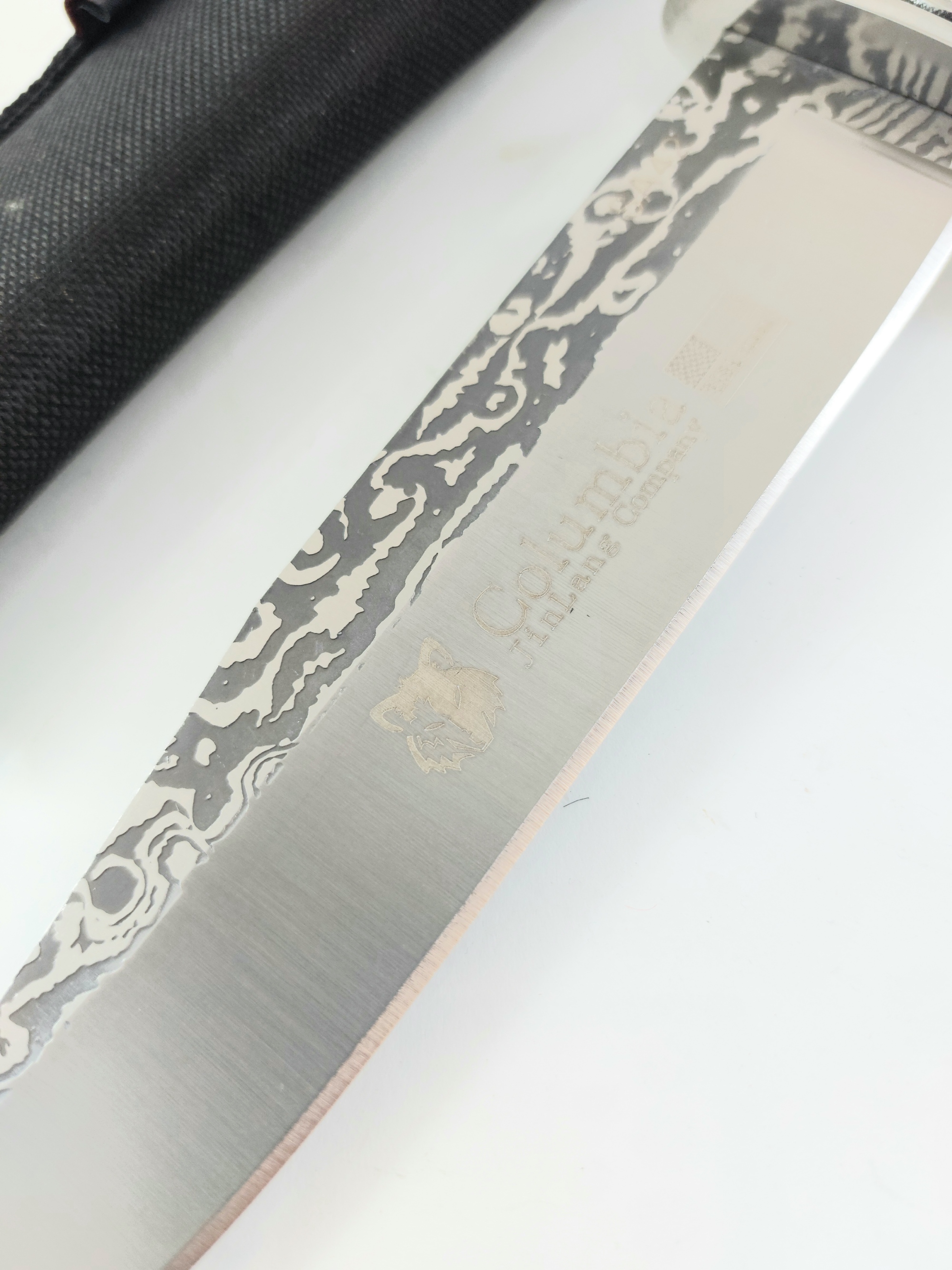 Ловен нож Columbia SA42 с метални гравирани гардове с флорални елементи