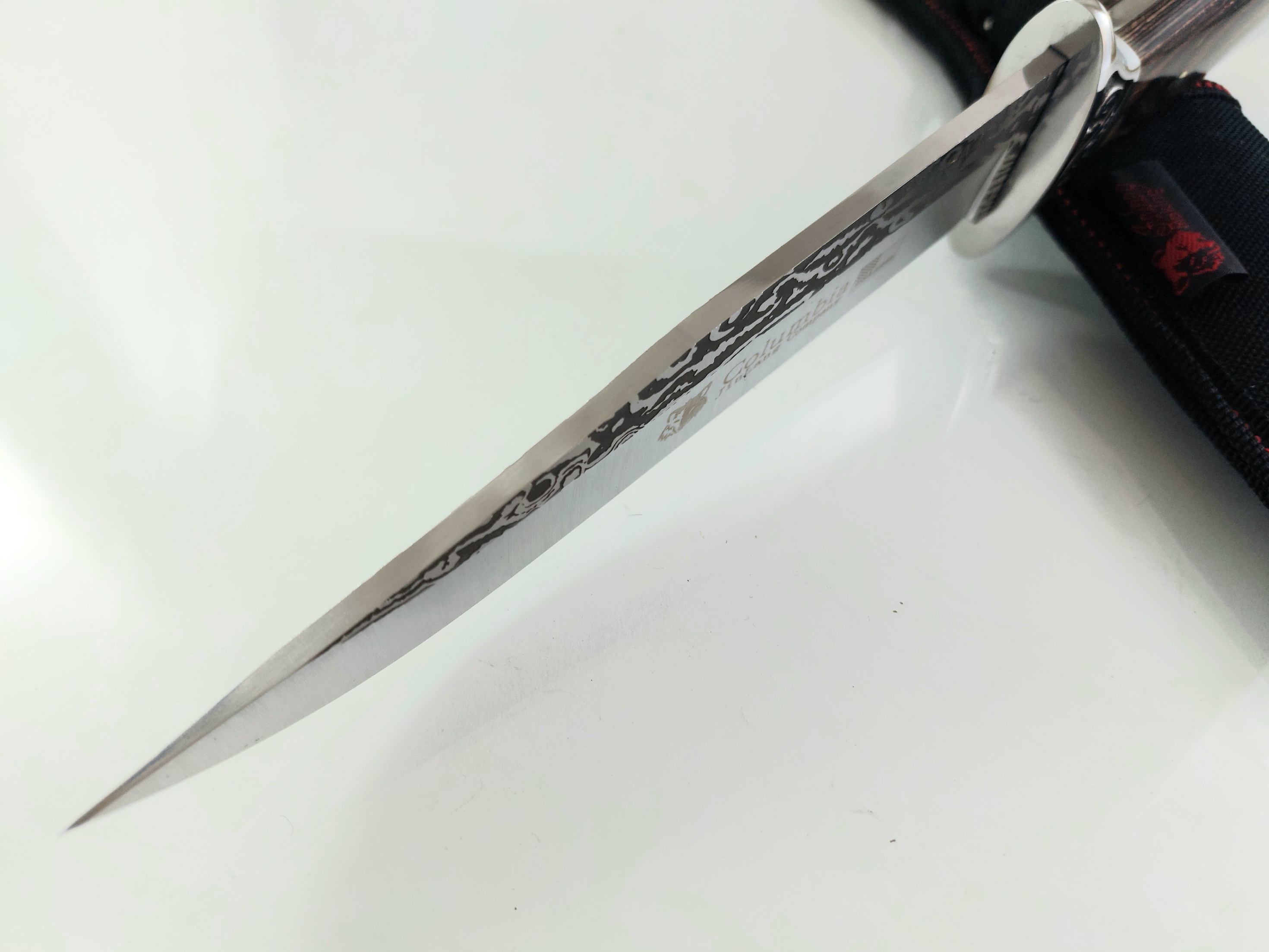 Ловен нож Columbia SA42 с метални гравирани гардове с флорални елементи