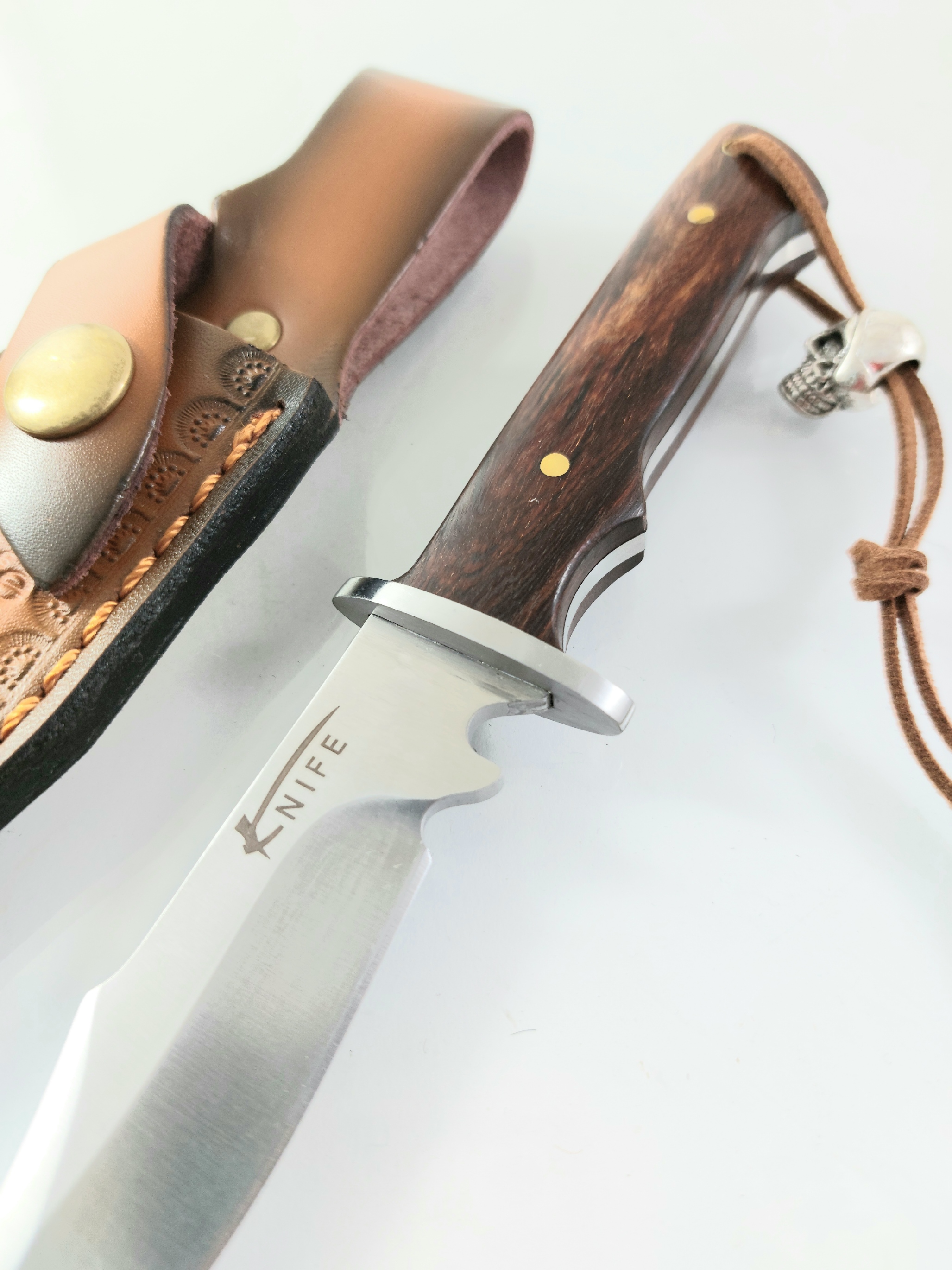 Малко ловно ножче Knife ръчна изработка с кожена кания Малко ловно ножче Knife ръчна изработка с кожена кания
