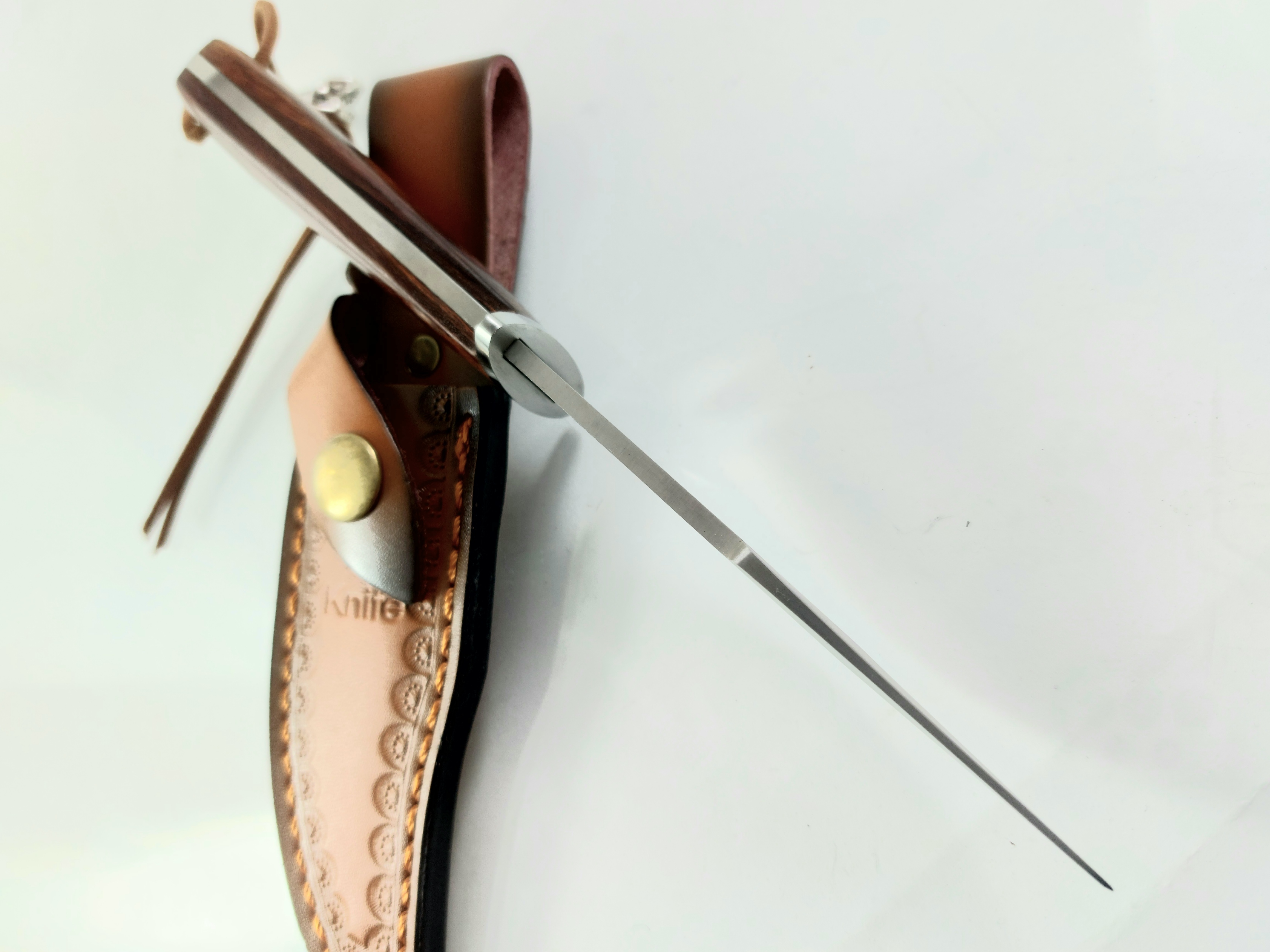 Малко ловно ножче Knife ръчна изработка с кожена кания Малко ловно ножче Knife ръчна изработка с кожена кания