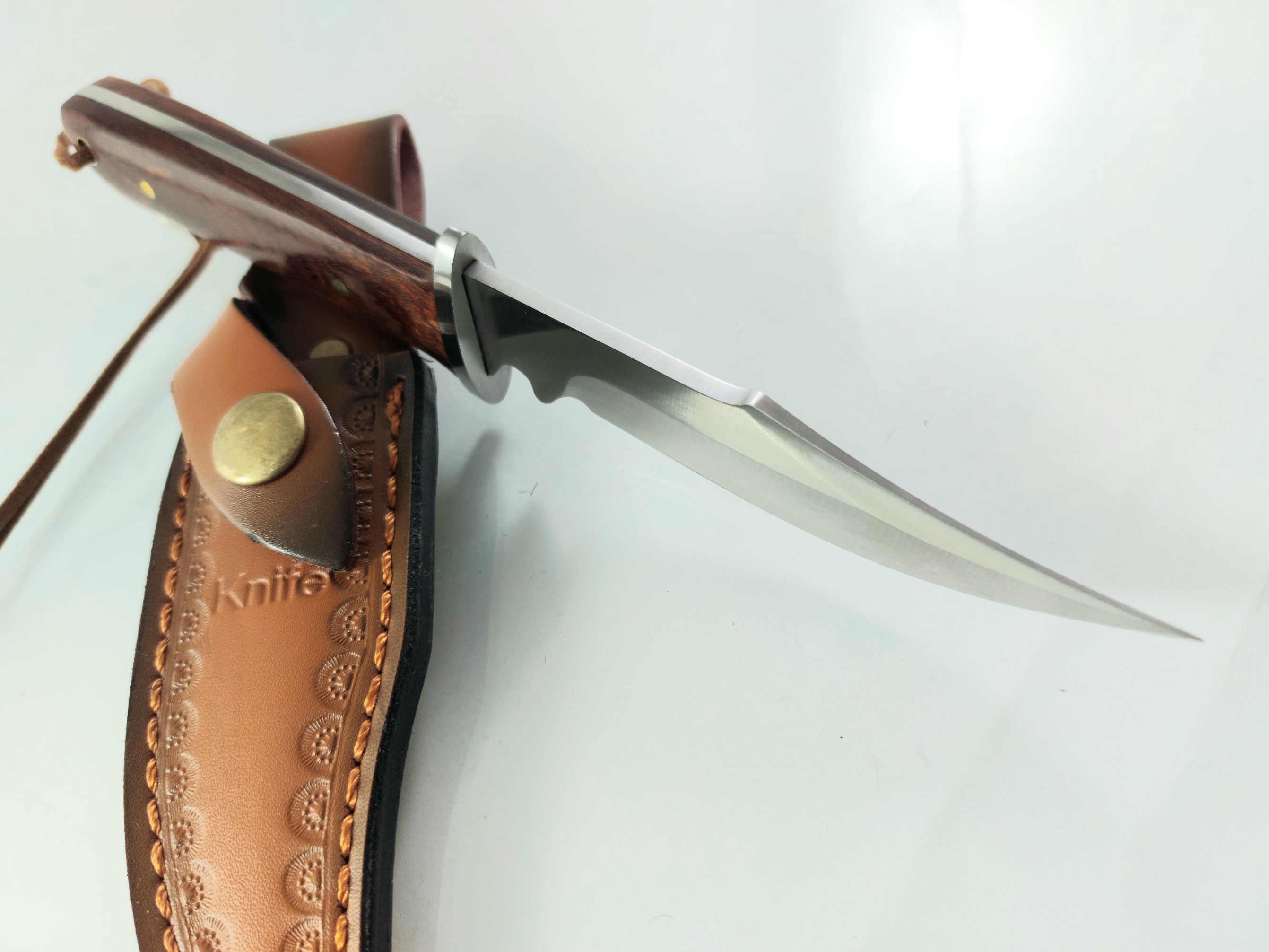 Малко ловно ножче Knife ръчна изработка с кожена кания Малко ловно ножче Knife ръчна изработка с кожена кания