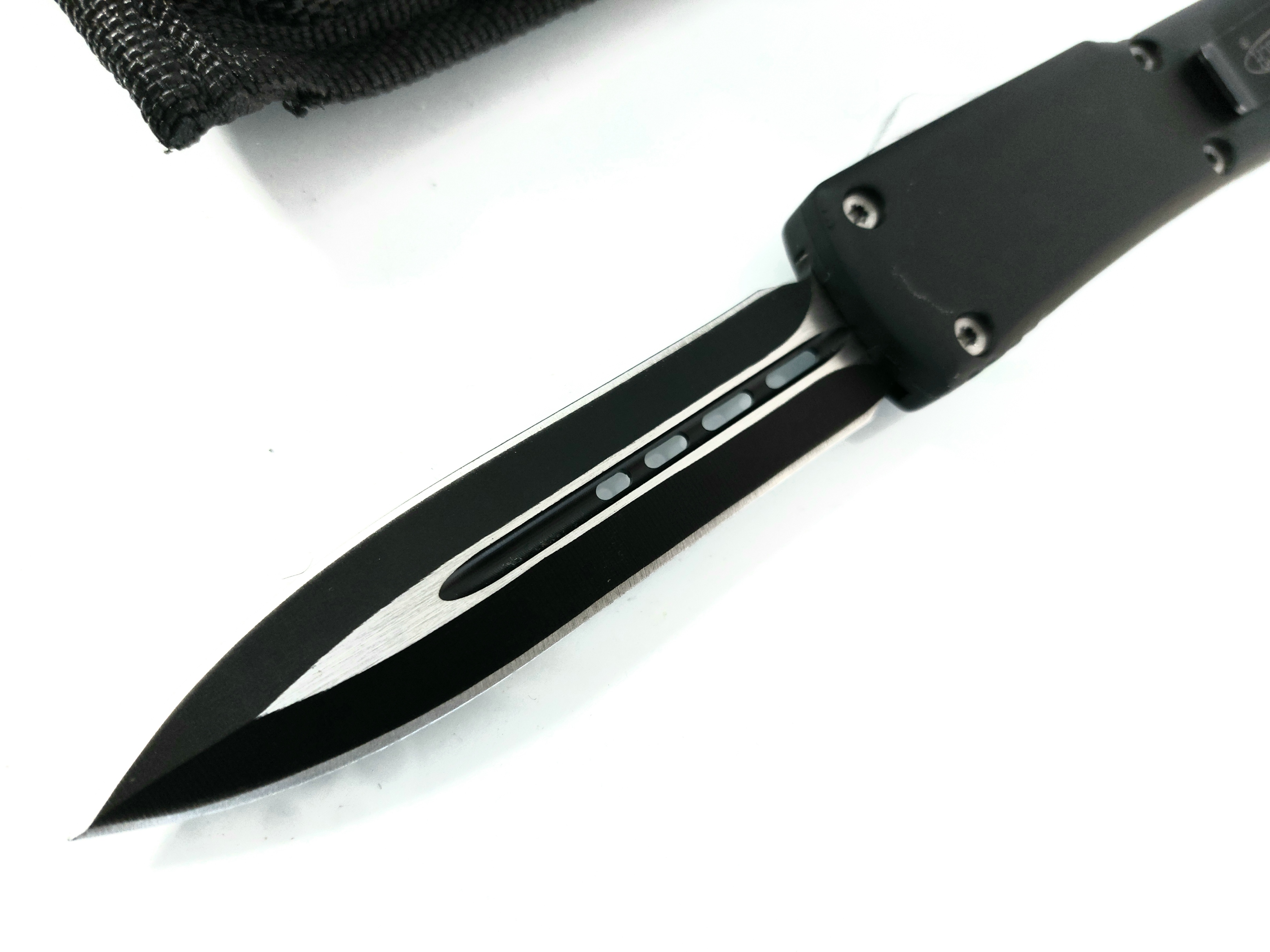 Microtech Black OTF- сгъваем автоматичен нож тип кама с клипс и калъф