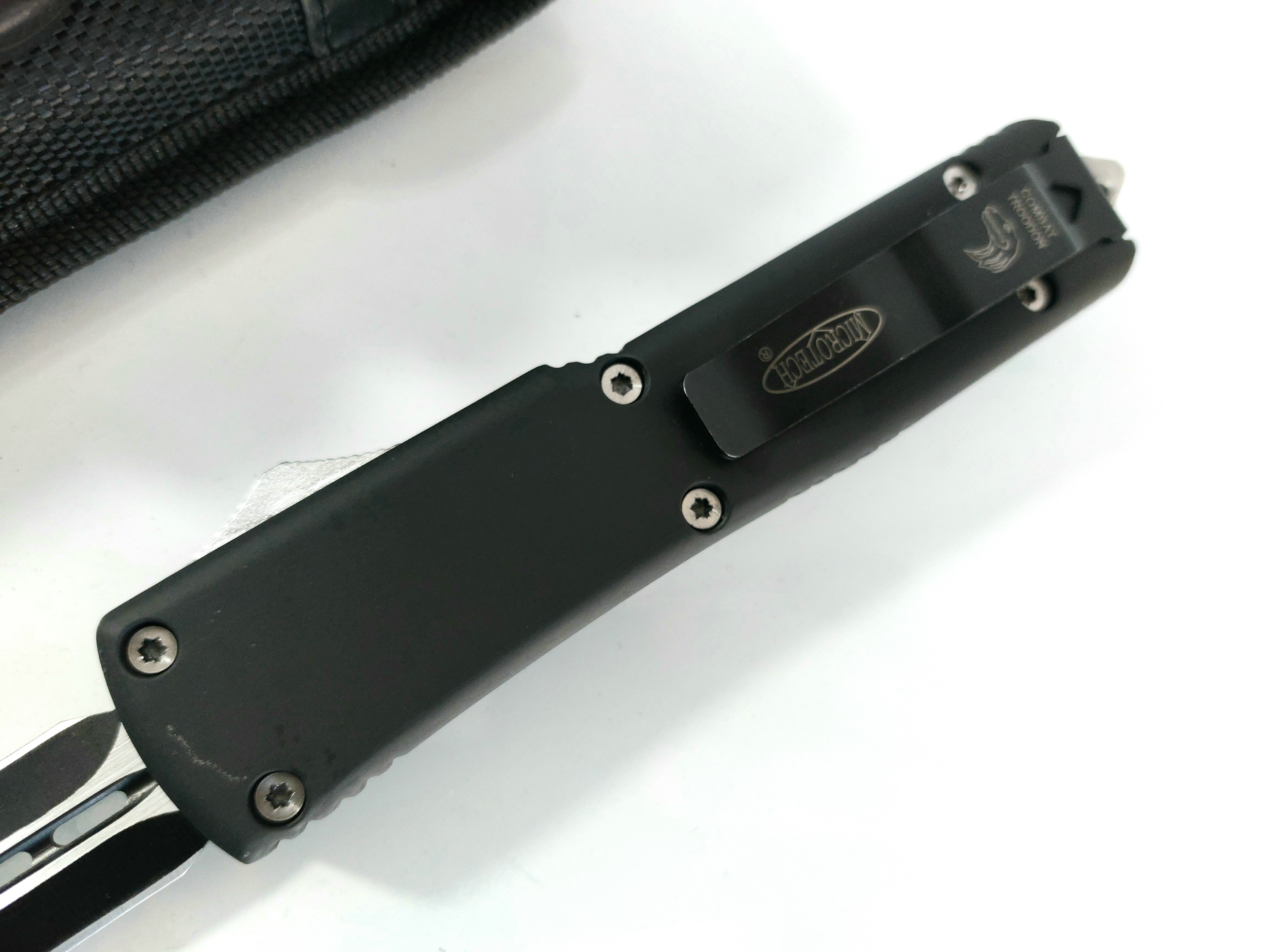 Microtech Black OTF- сгъваем автоматичен нож тип кама с клипс и калъф