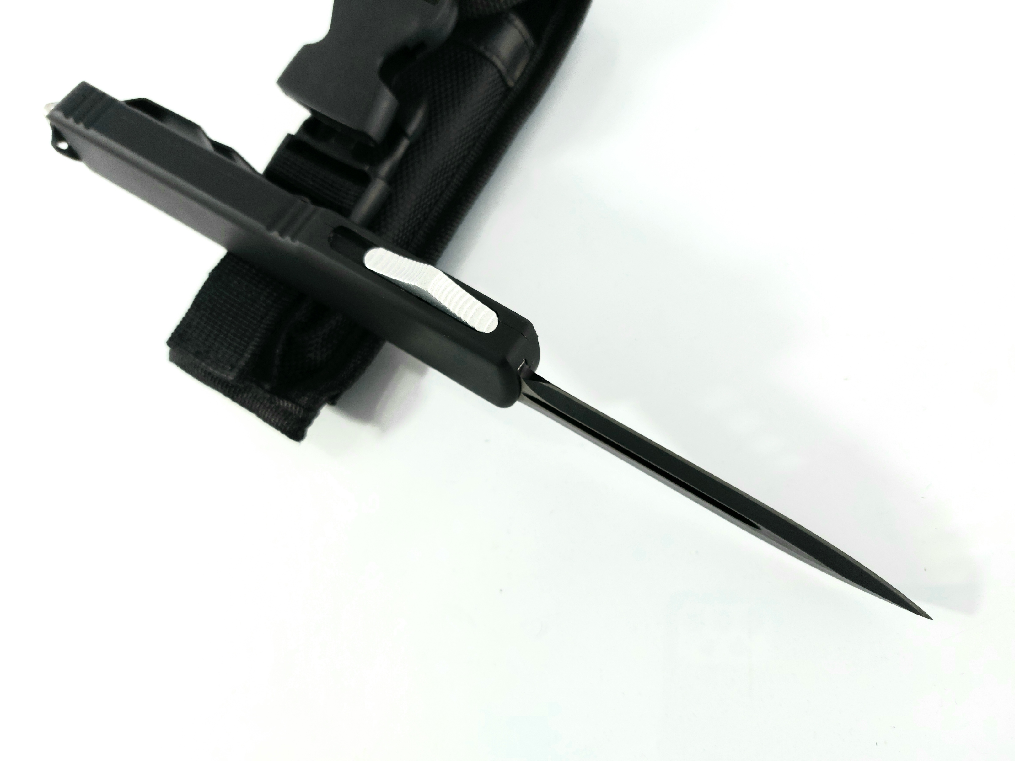 Microtech Black OTF- сгъваем автоматичен нож тип кама с клипс и калъф