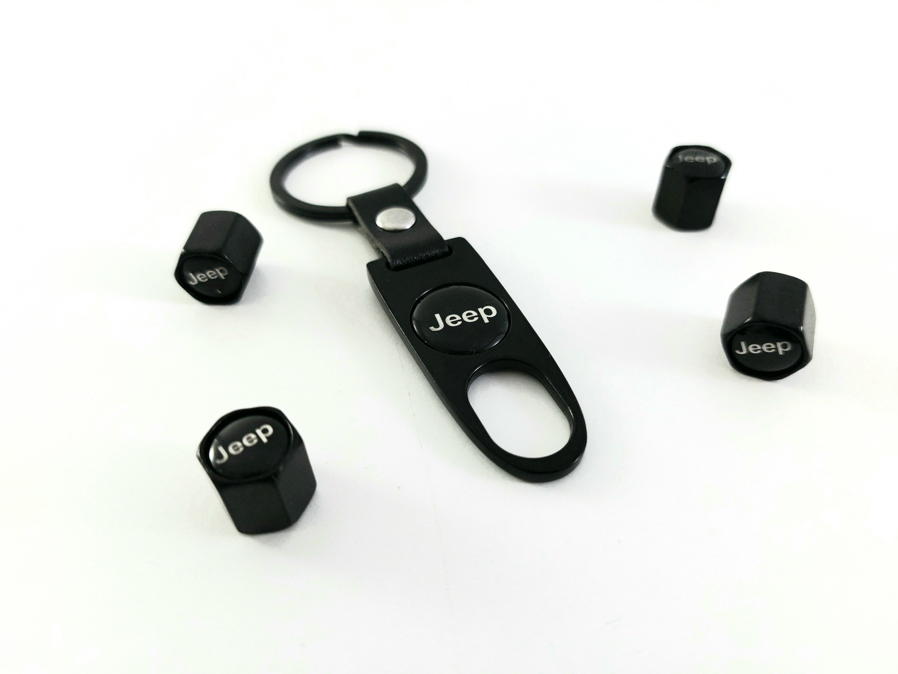 Ключодържател с 4 бр капачки за винтилите JEEP - черен цвят