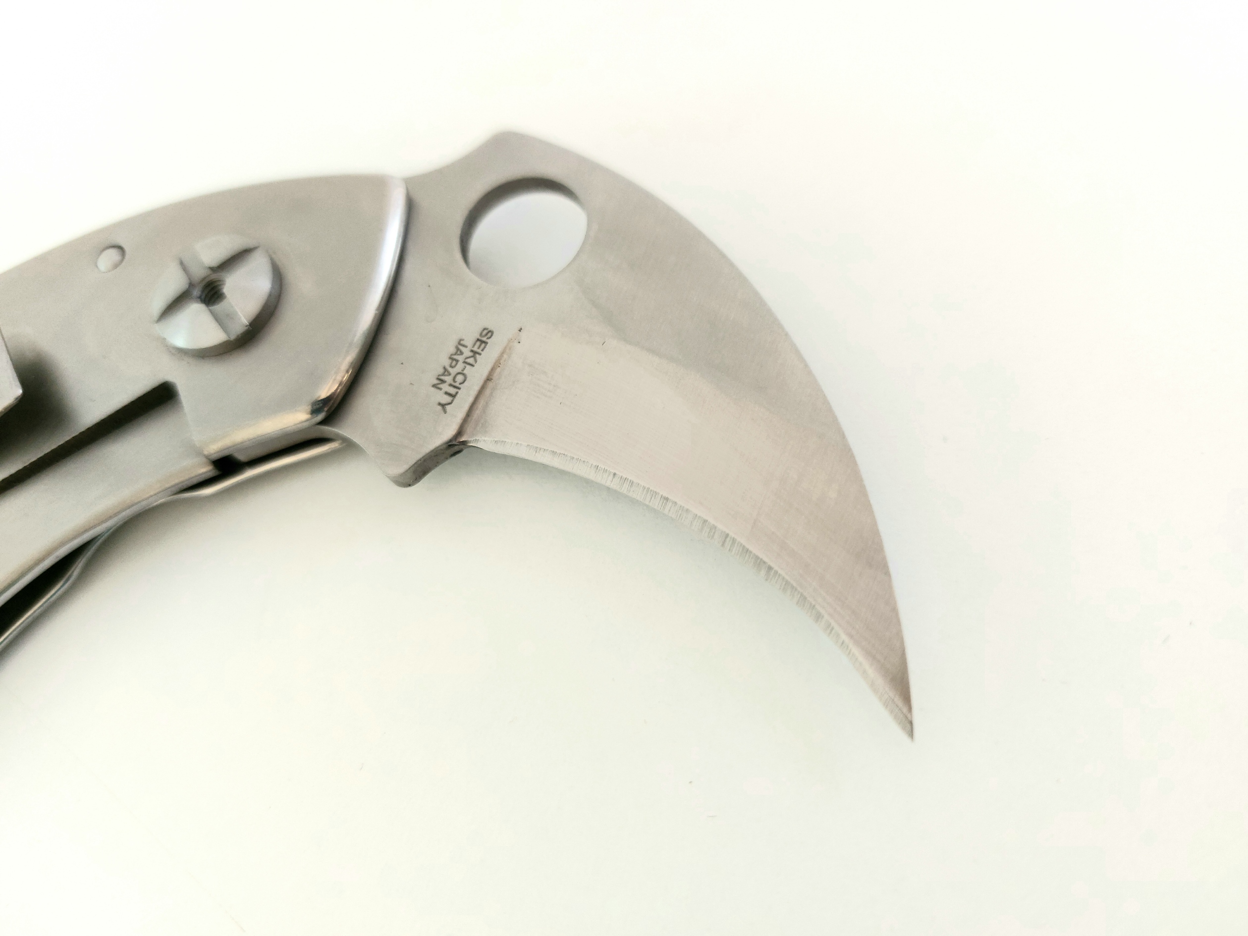 KARAMBIT Сгъваем метален джобен нож
