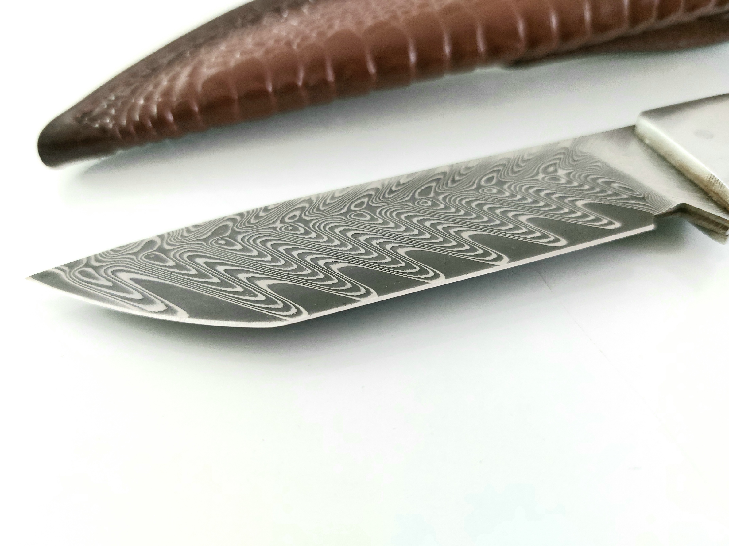 Ловен нож Tactical Battle ръчна изработка с кожена кания дамаска стомана