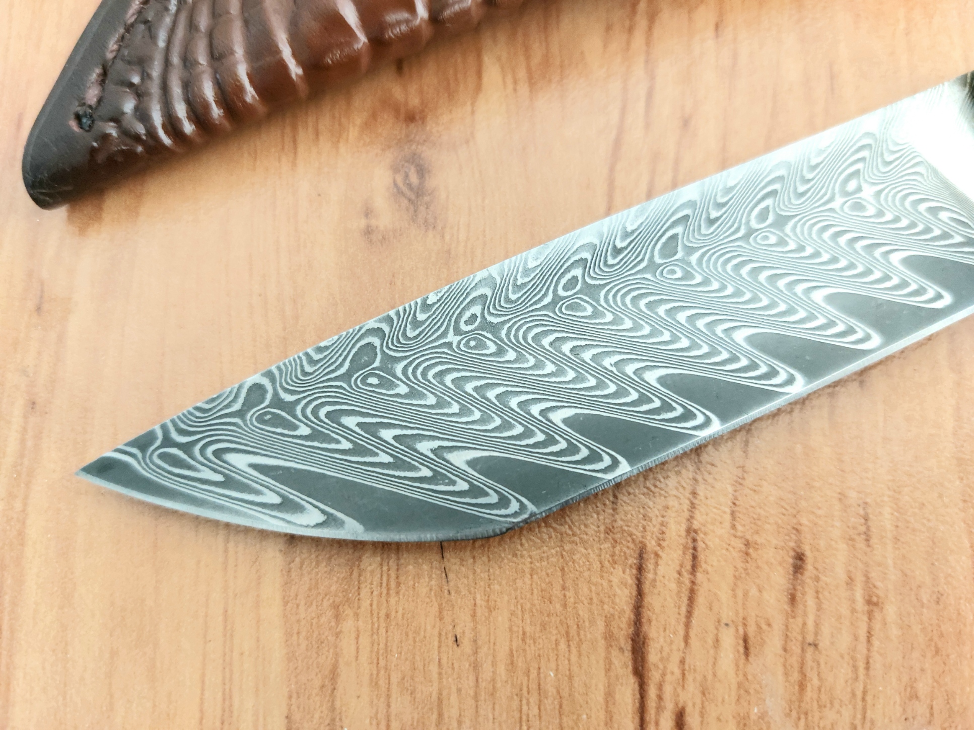 Ловен нож Tactical Battle ръчна изработка с кожена кания дамаска стомана