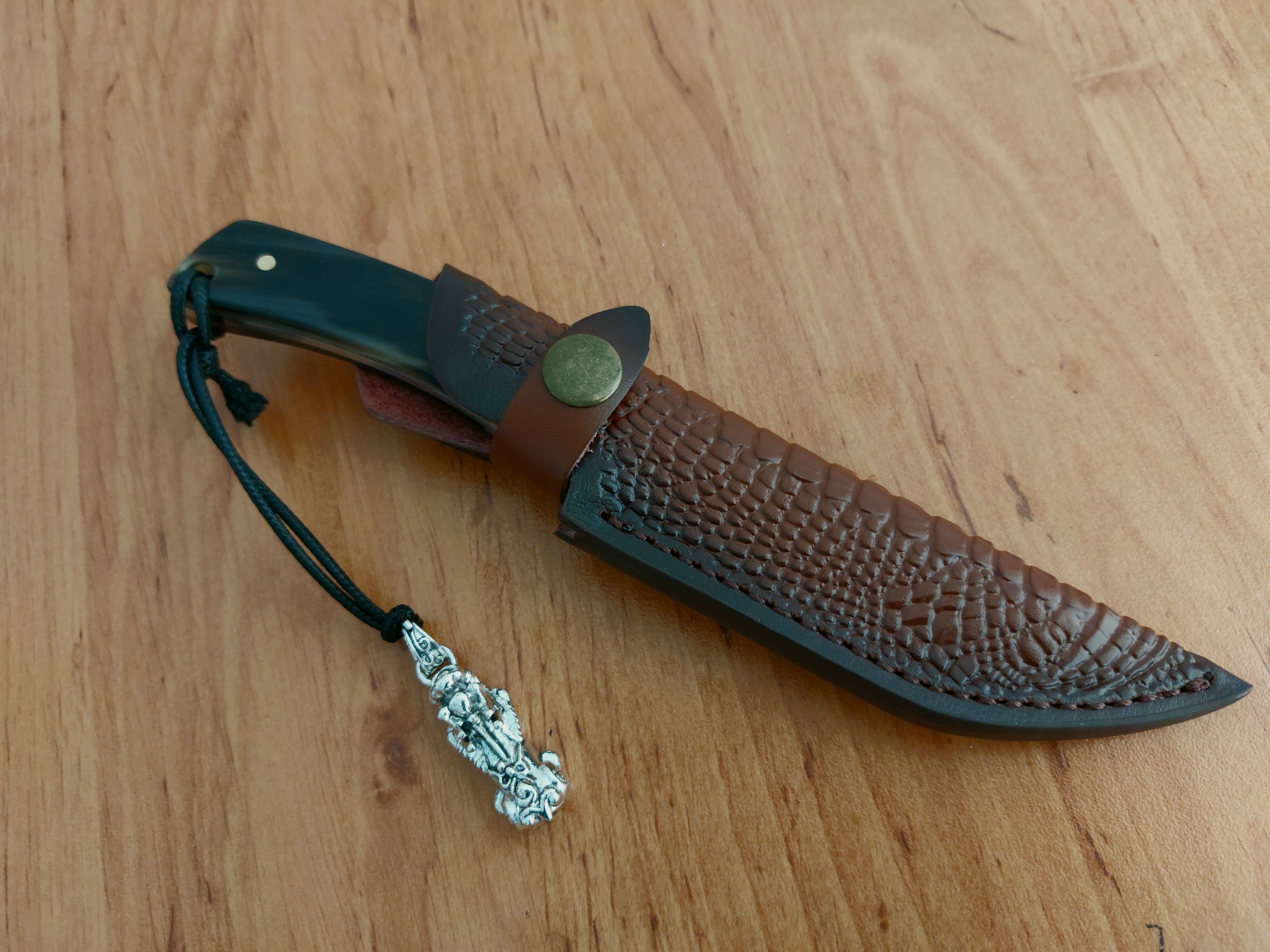 Ловен нож Tactical Battle ръчна изработка с кожена кания дамаска стомана