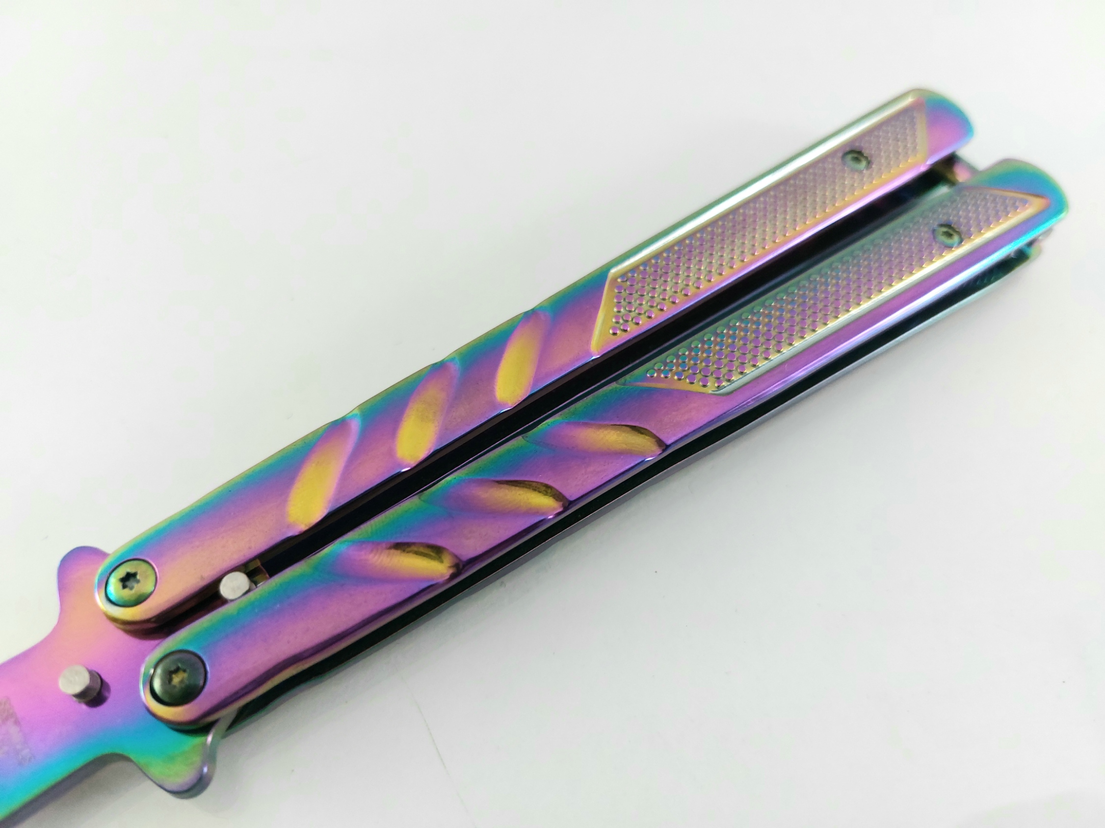 Масивен метален нож пеперуда подходящ за трикове пружинен механизъм Rainbow футуристичен дизайн