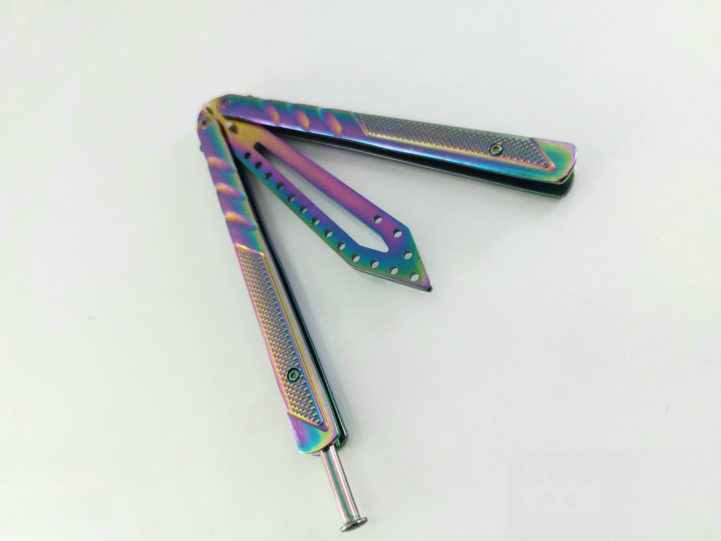 Масивен метален нож пеперуда подходящ за трикове пружинен механизъм Rainbow футуристичен дизайн