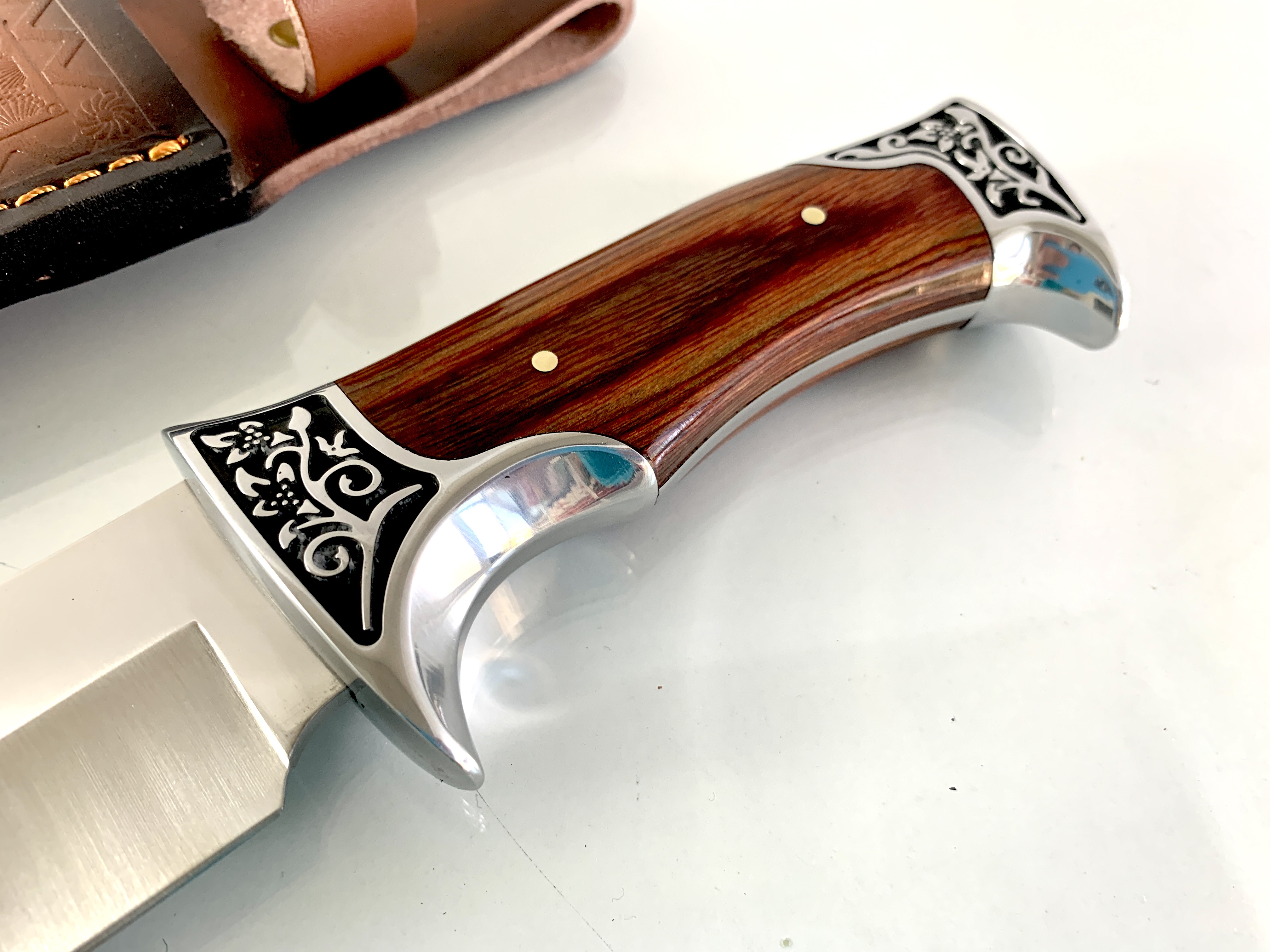 Bowie Hunting knife UC 56 Ловен нож метален масивен Vip Ever