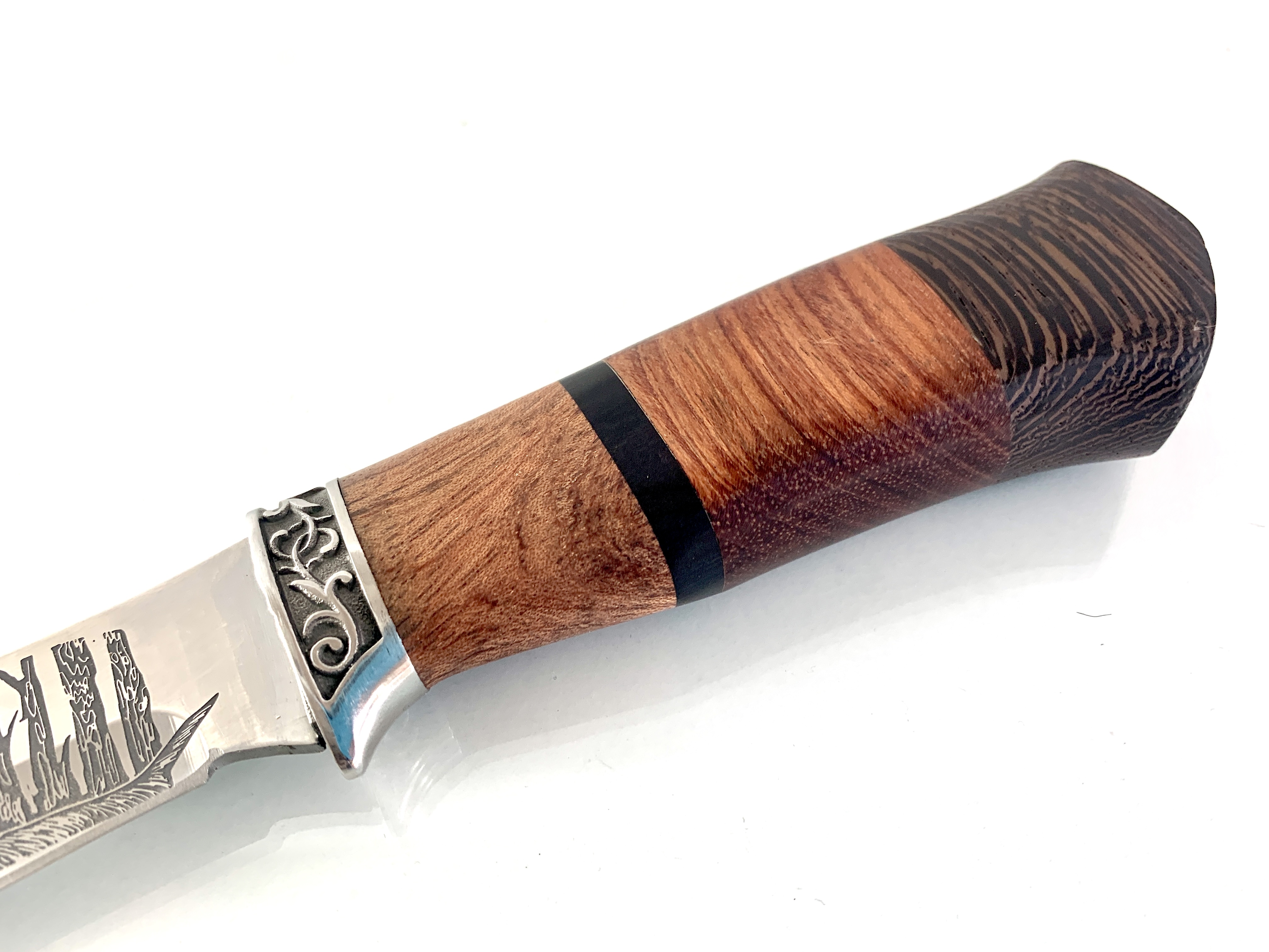 Руски ловен нож инкрустиран Ловец с ловно куче на острието - Охотник