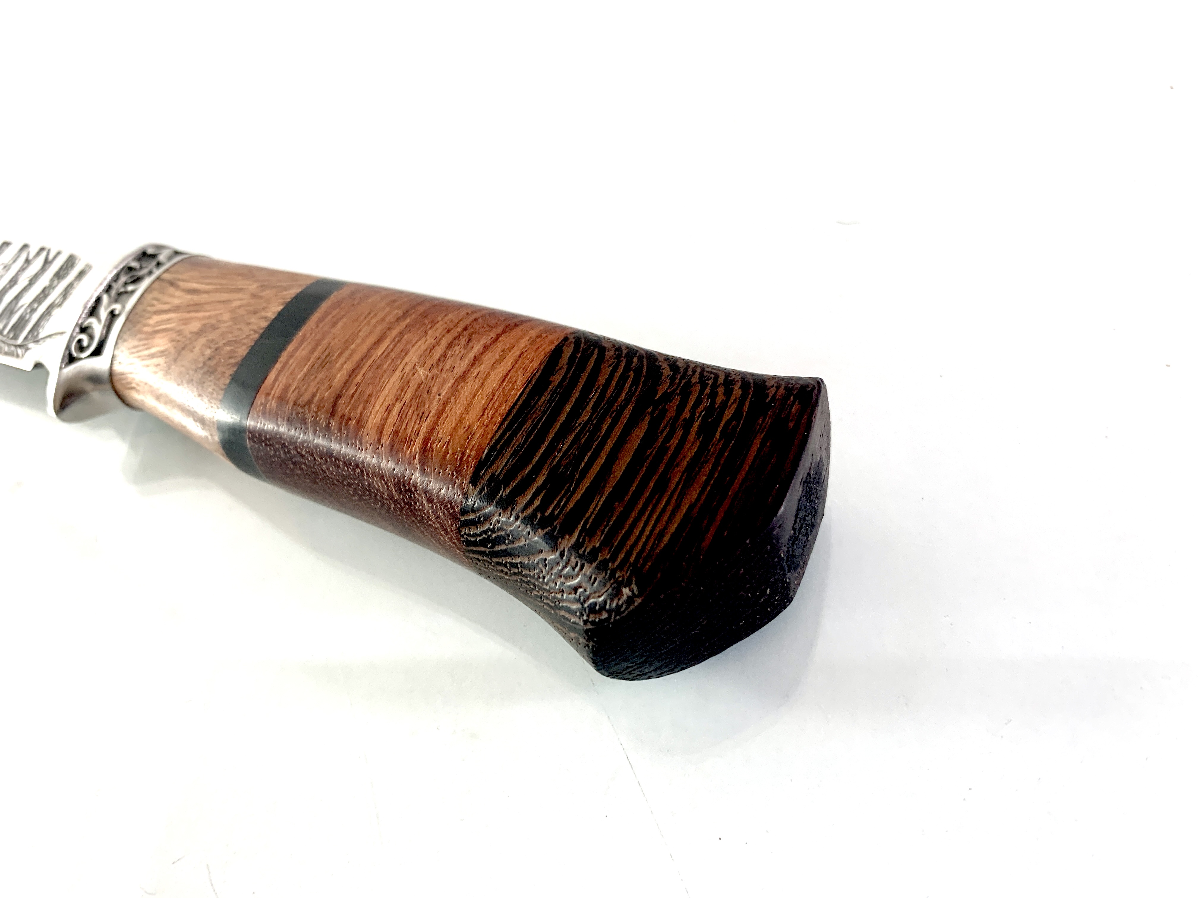 Руски ловен нож инкрустиран Ловец с ловно куче на острието - Охотник