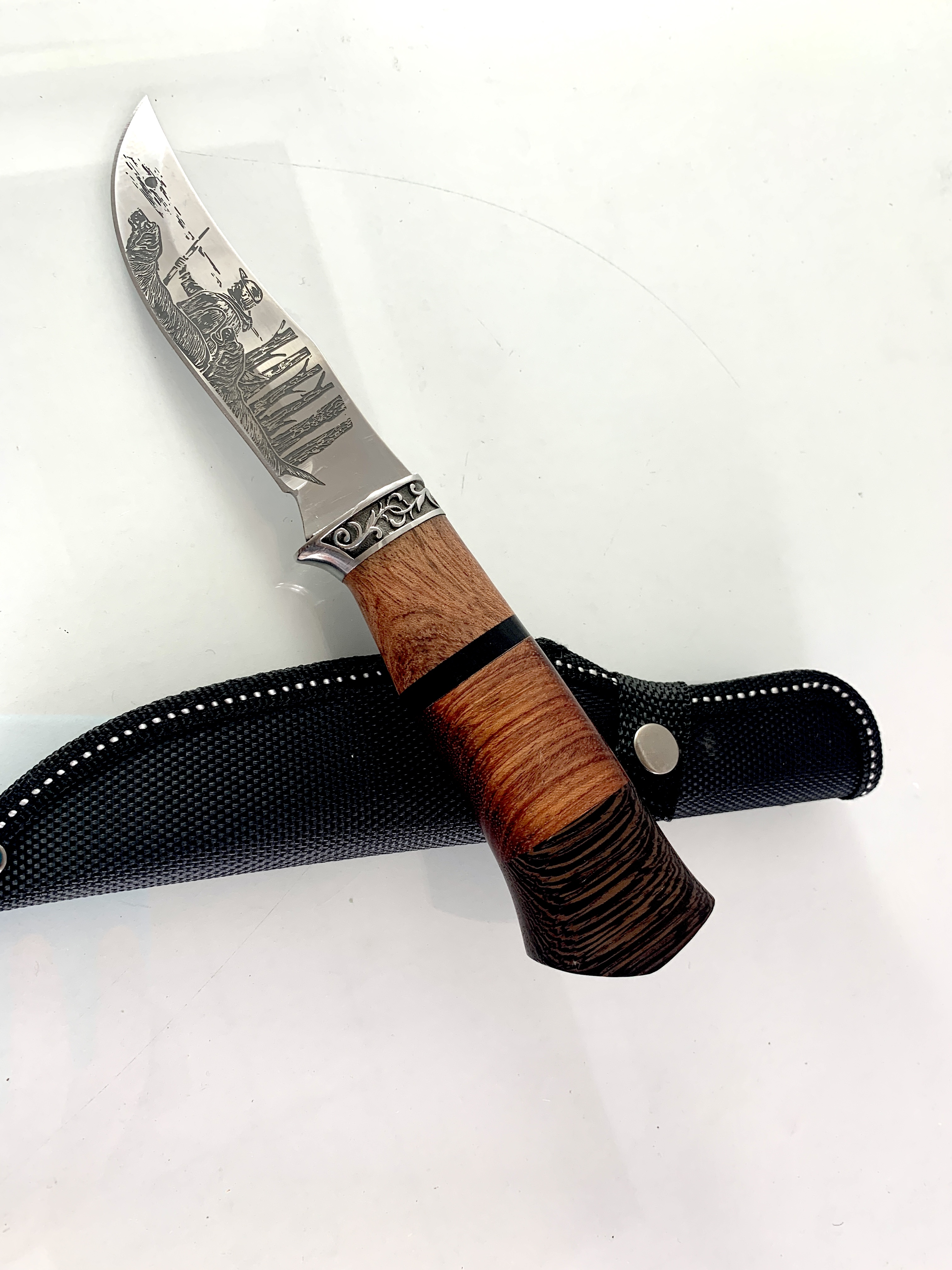 Руски ловен нож инкрустиран Ловец с ловно куче на острието - Охотник