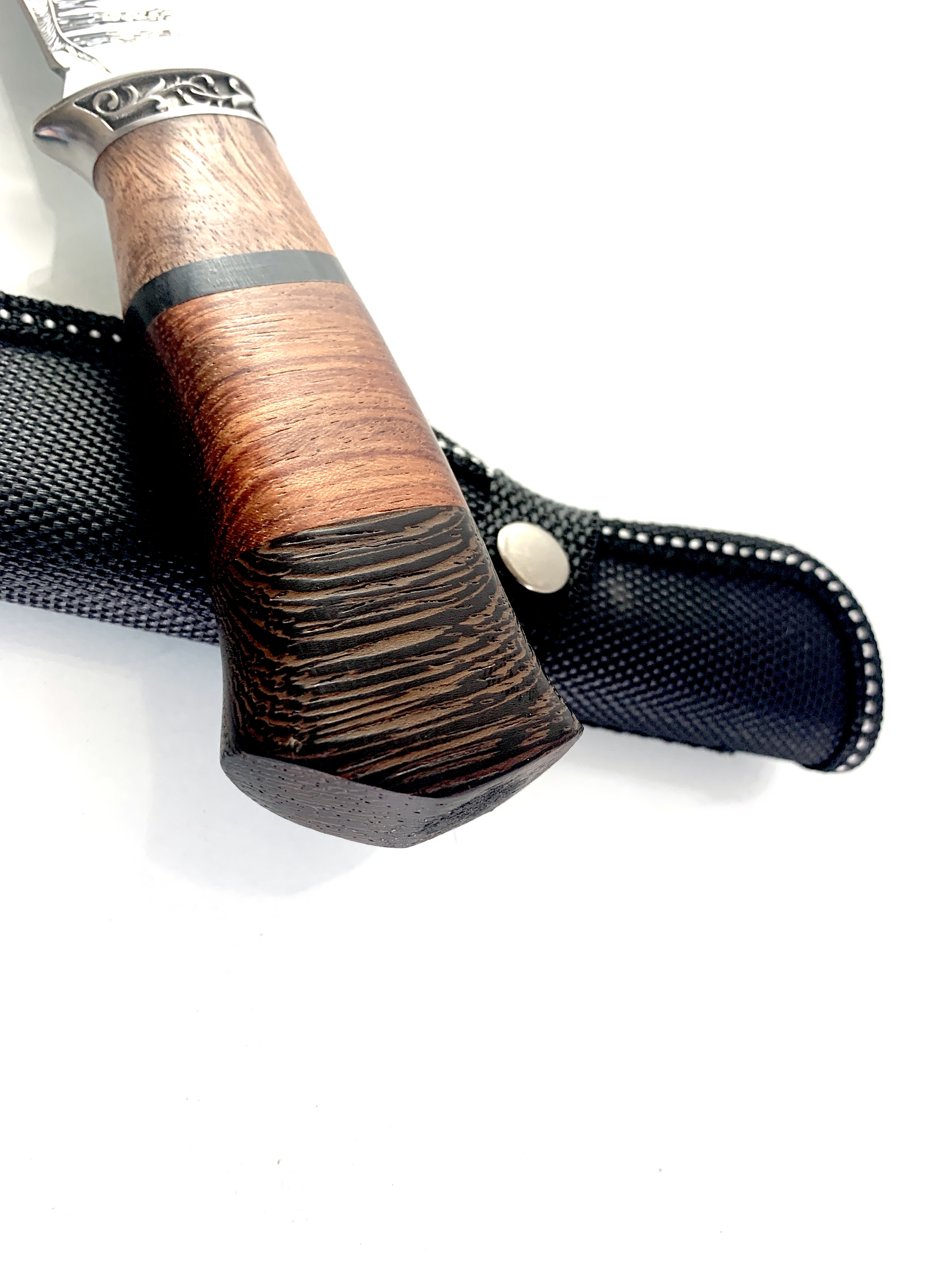 Руски ловен нож инкрустиран Ловец с ловно куче на острието - Охотник