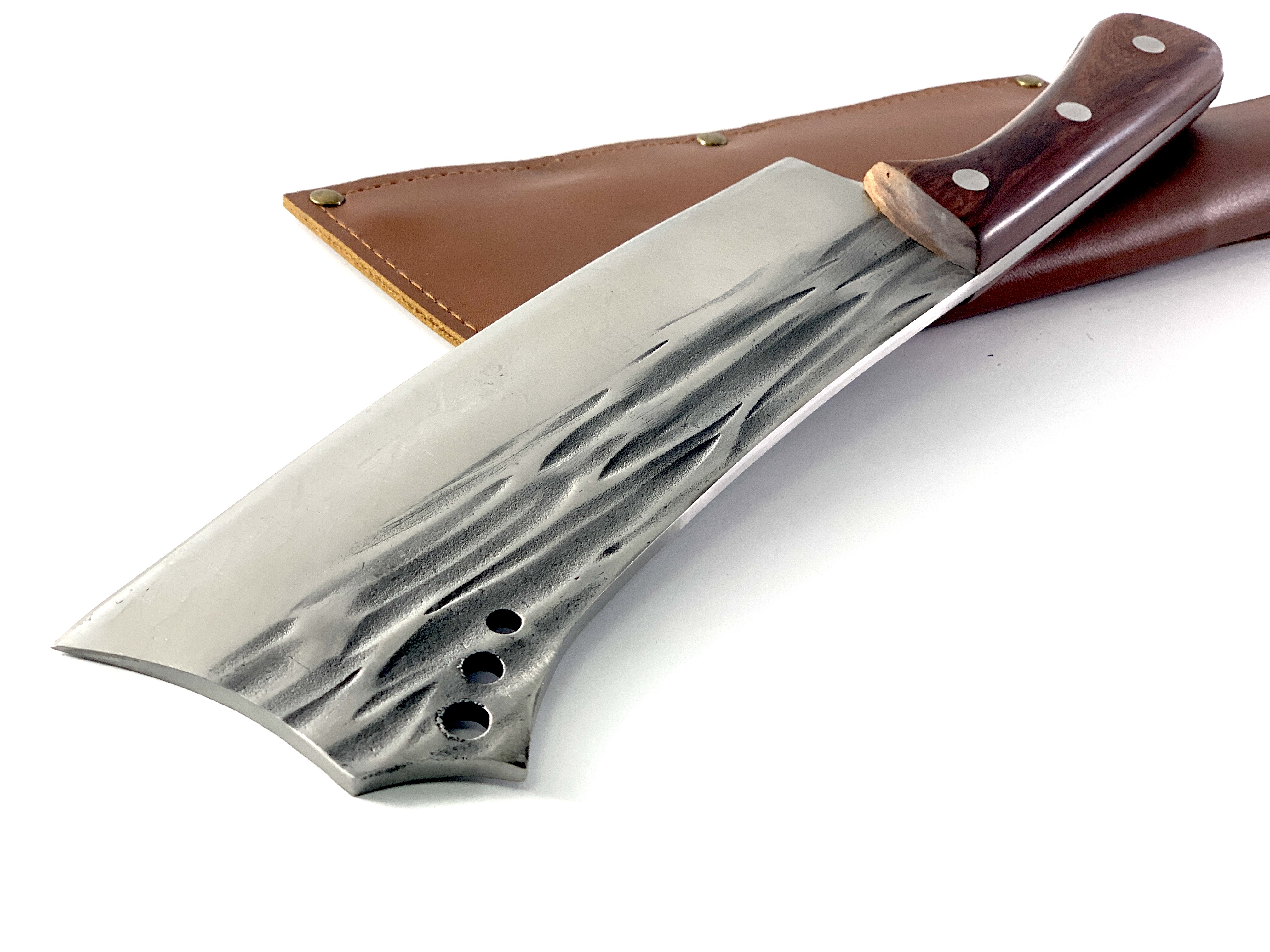 Сатър за обезкостяване с hammered текстура и кожена кания Дръжка на сатър „Iron Fang“ от полиранo дърво с три нита