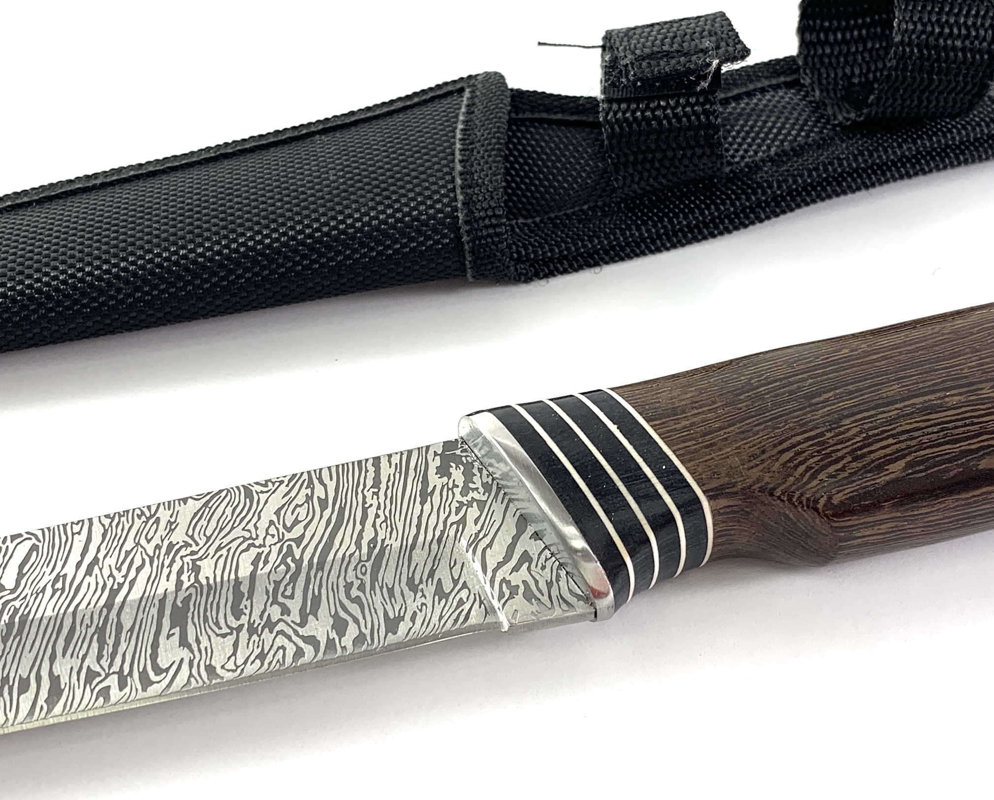 Ловен нож с шарка имитираща дамаска стомана модел FB1510