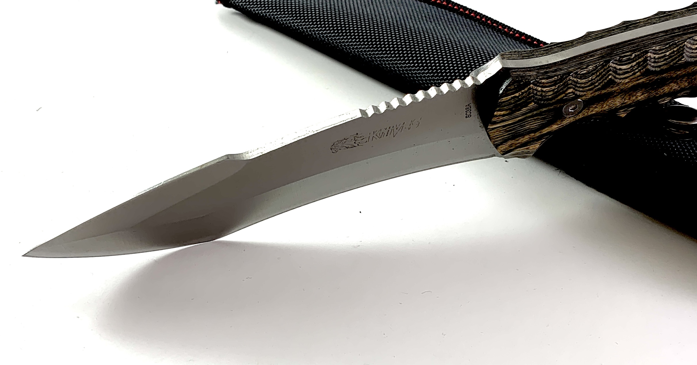 Ловен нож фултанг с дървени чирени модел FB036A