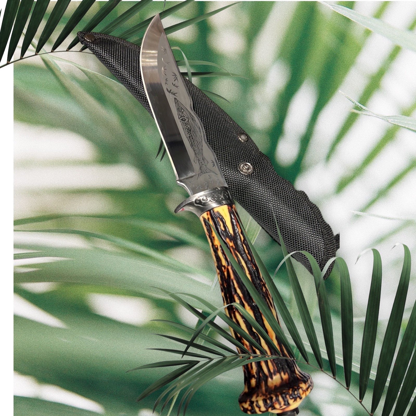 Ловен нож с гравирана акула на острието