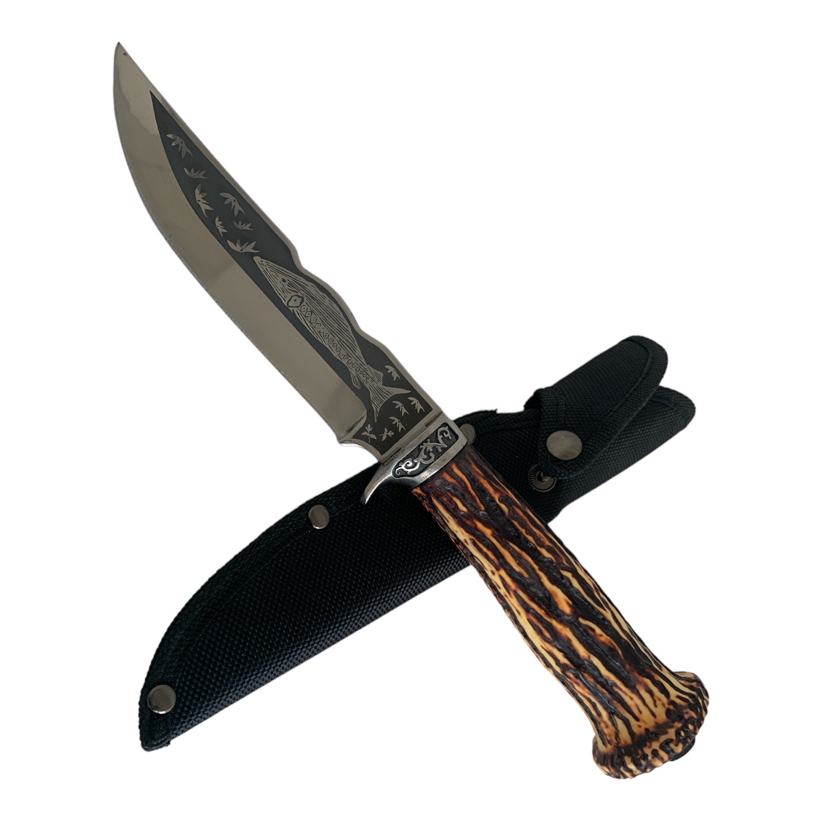 Ловен нож с гравирана акула на острието